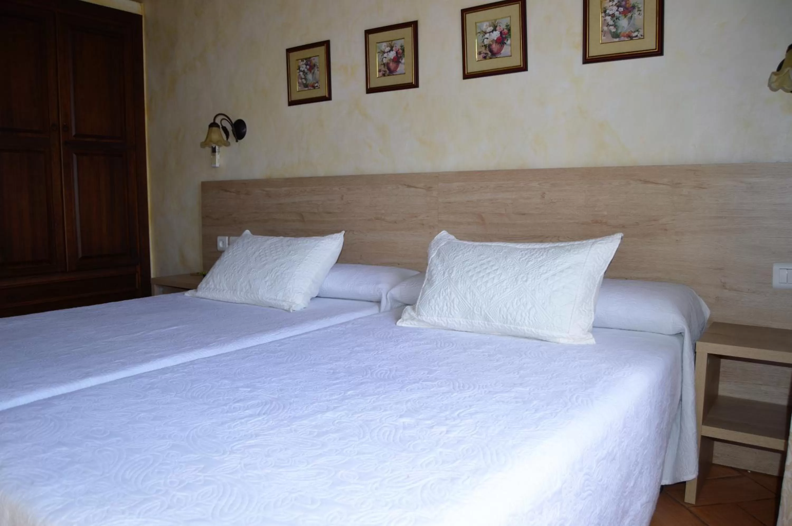 Bed in Apartamentos Turísticos - Hostal Los Alisos