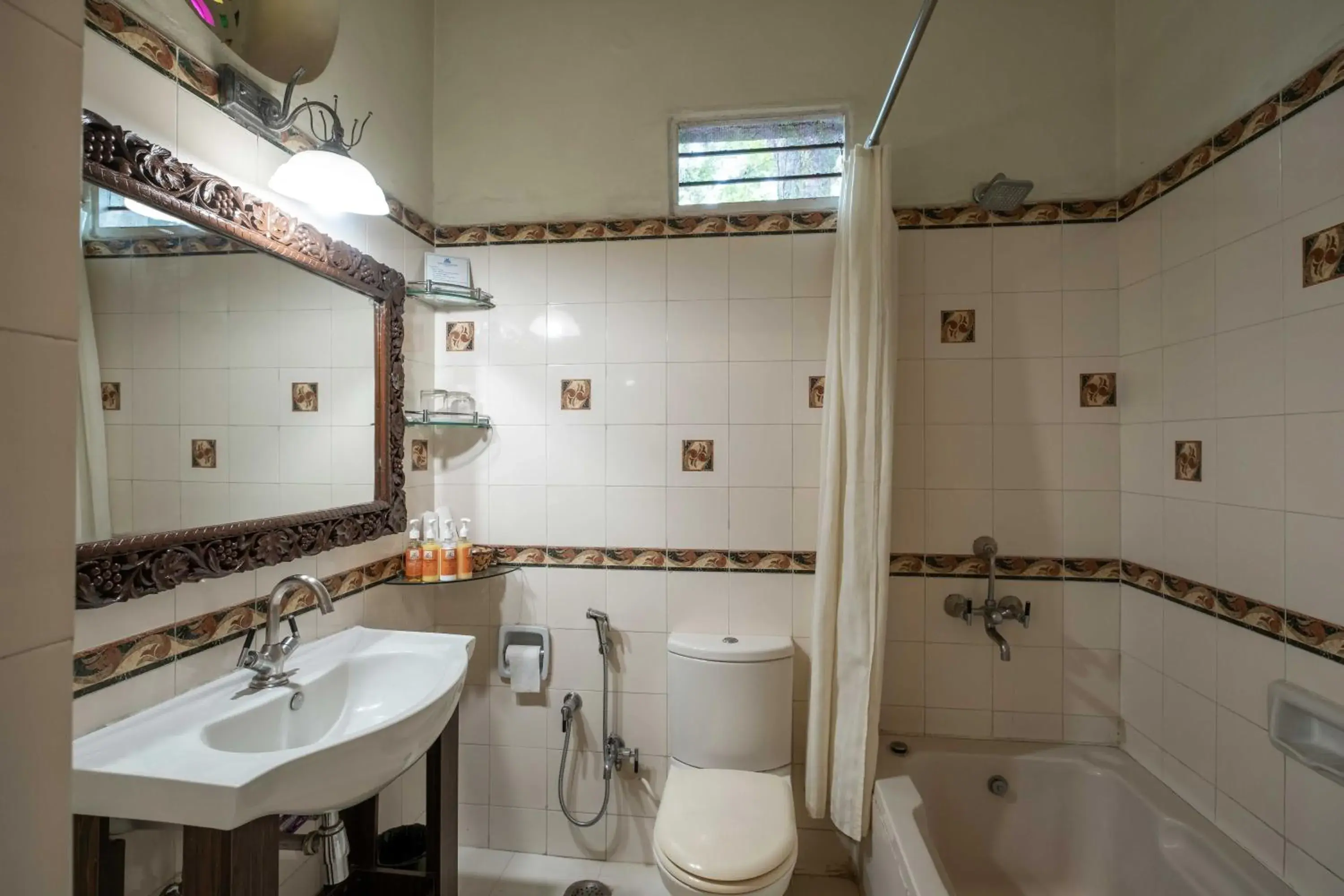 Bathroom in Hotel Narain Niwas Palace