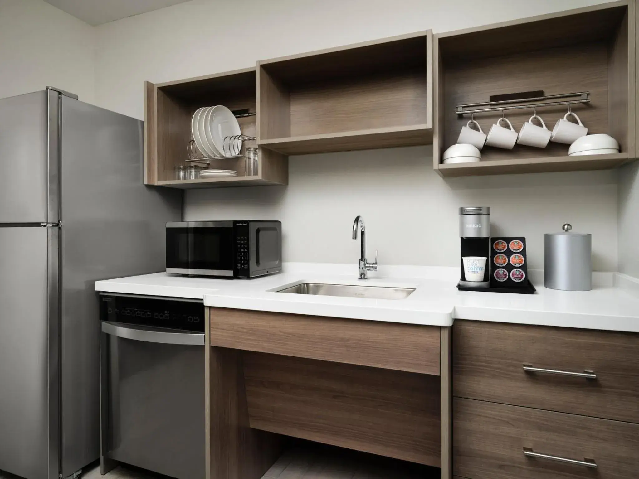 Photo of the whole room, Kitchen/Kitchenette in Holiday Inn Express & Suites Lima, an IHG Hotel
