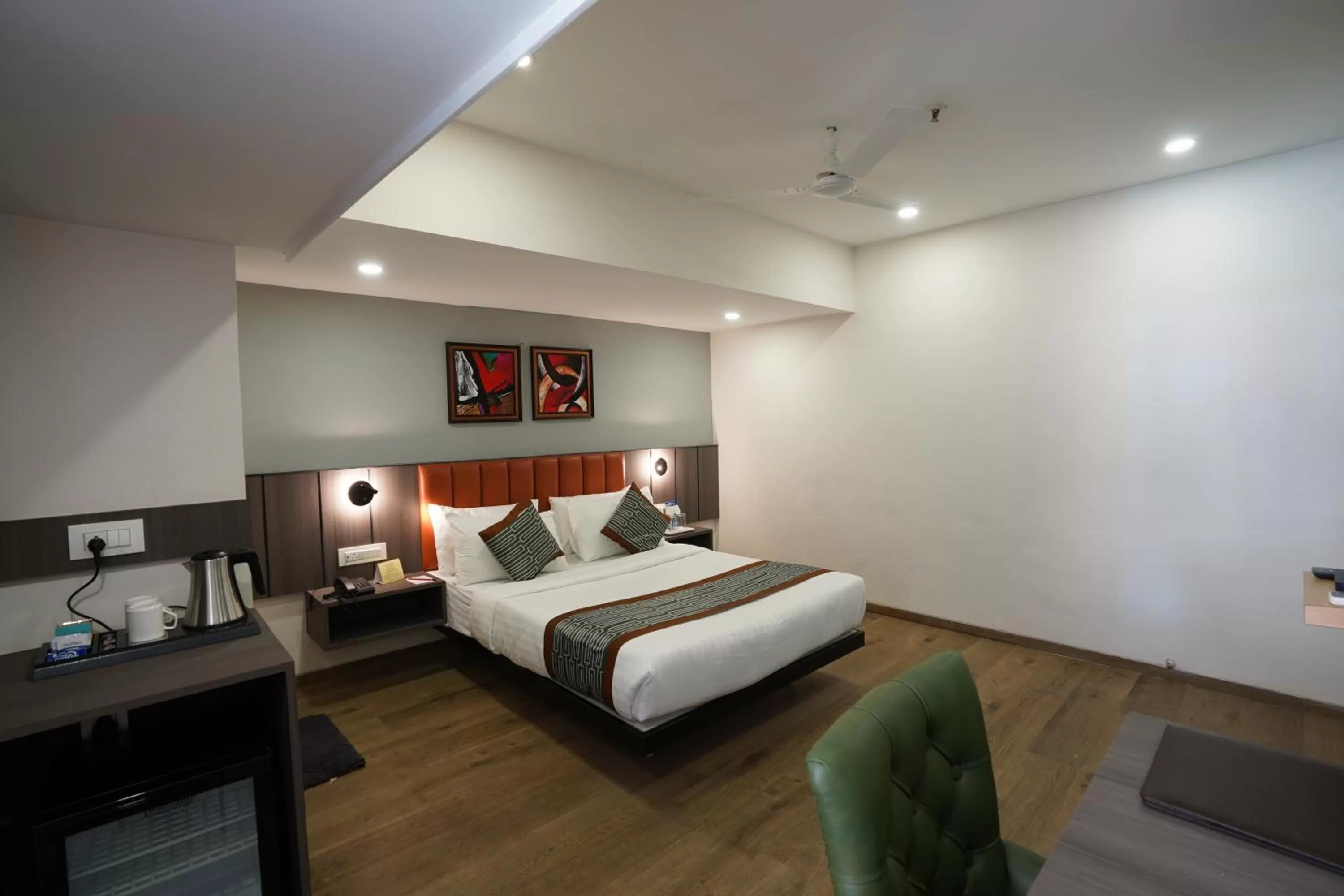 Seating area, Bed in Apex Beacon Hotel, Mumbai