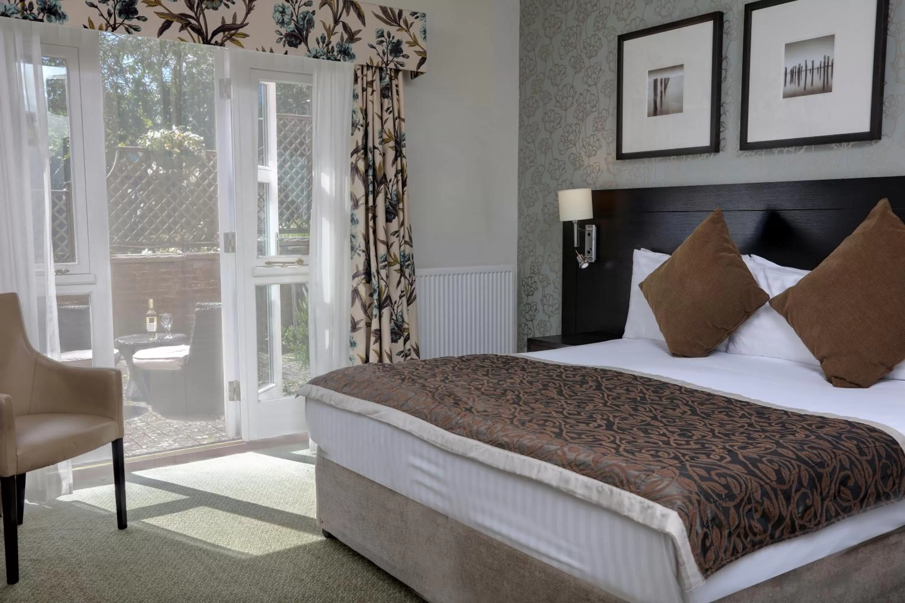 Photo of the whole room, Bed in Norfolk Royale Hotel