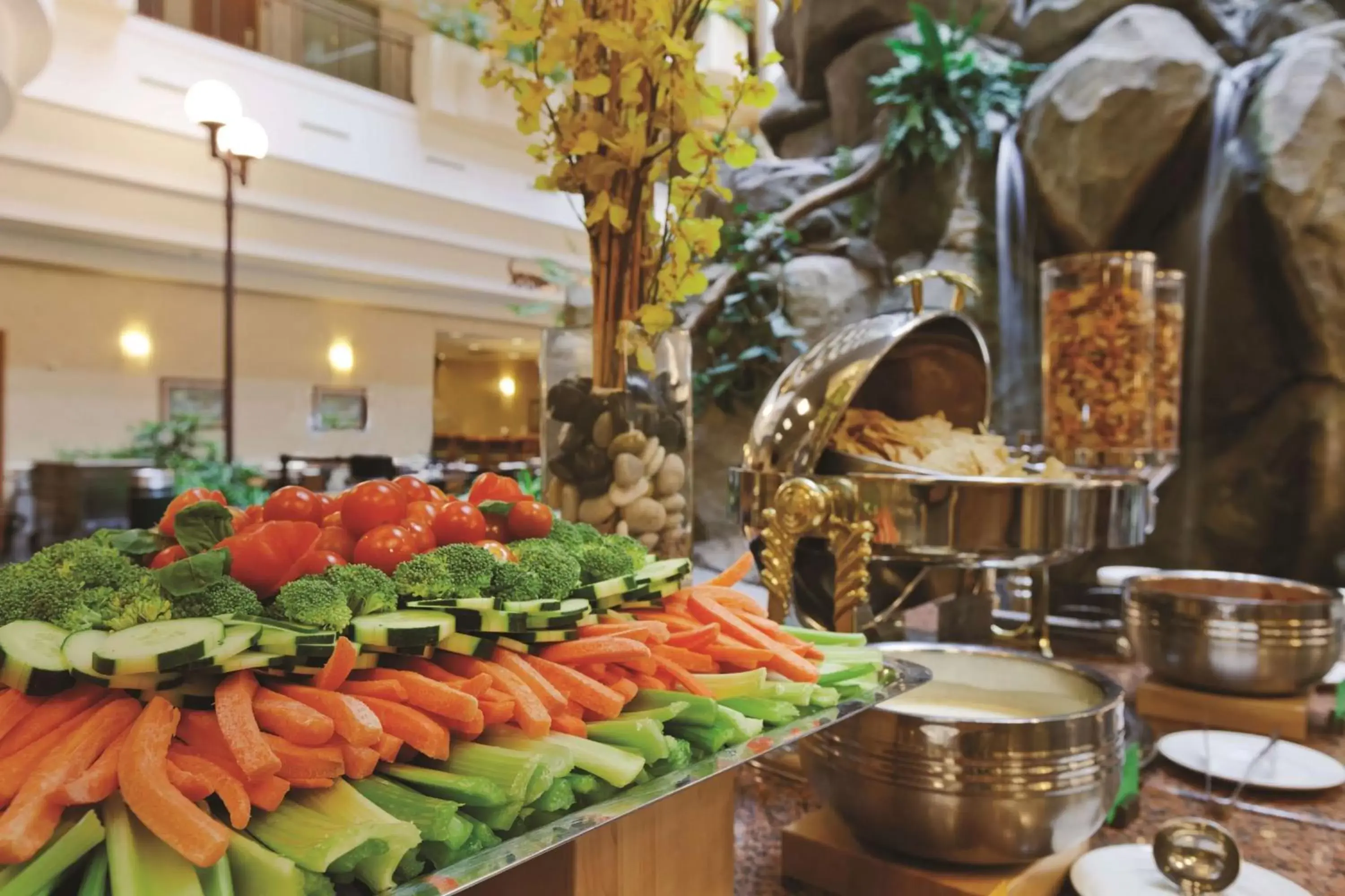 Restaurant/places to eat in Embassy Suites by Hilton Anaheim South