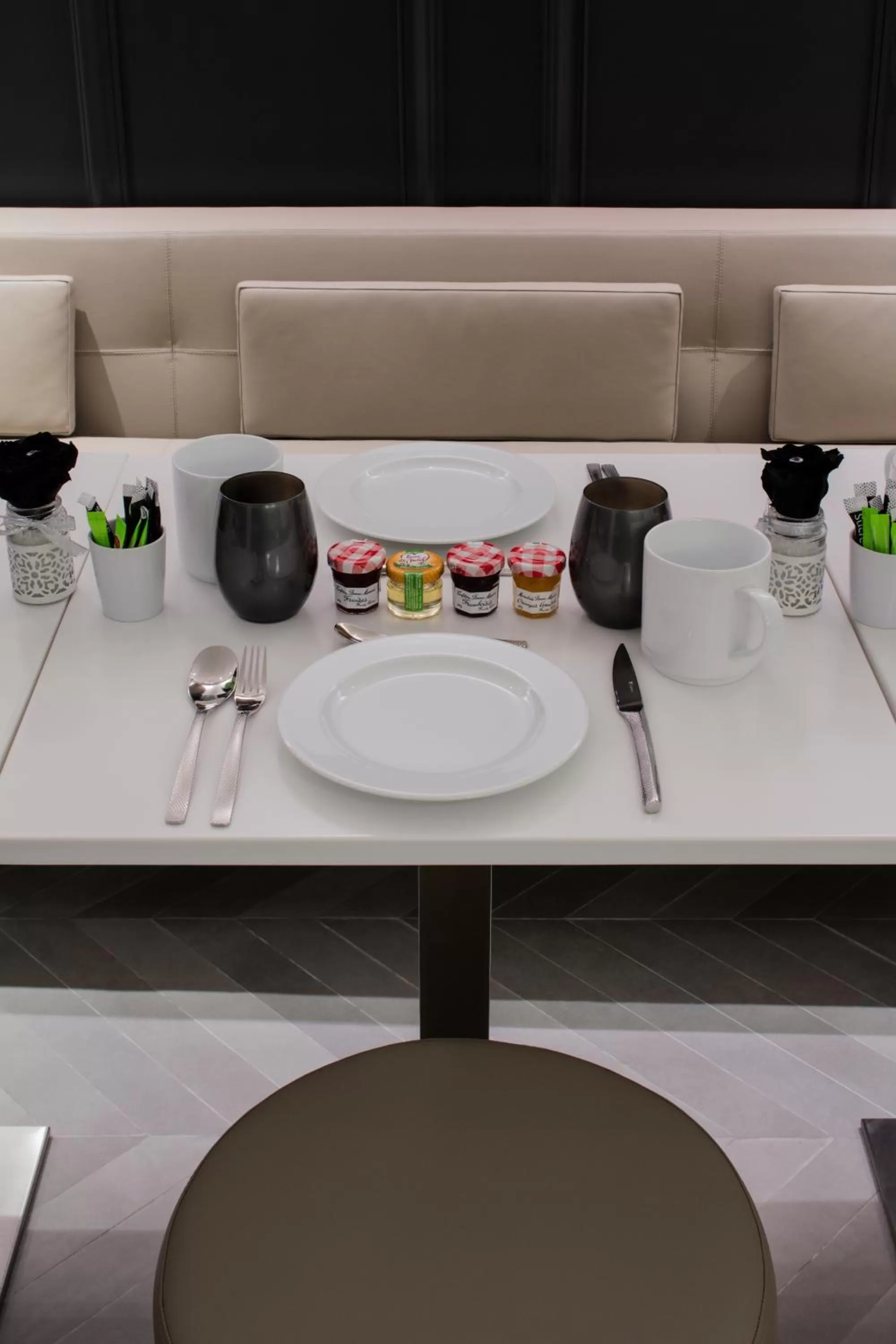 Buffet breakfast, Dining Area in Hotel Trinité Haussmann