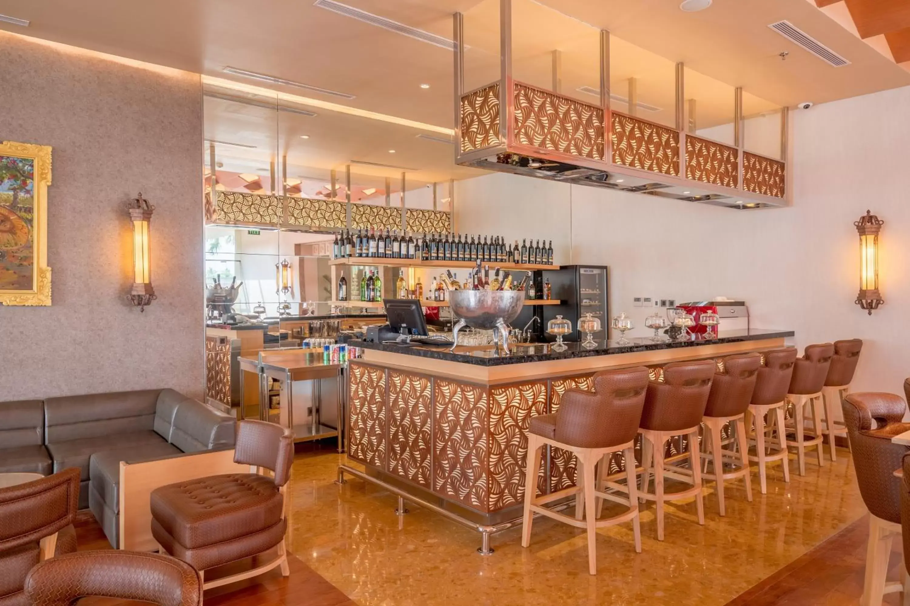 Lounge or bar, Lounge/Bar in SereS Springs Resort & Spa, Singakerta