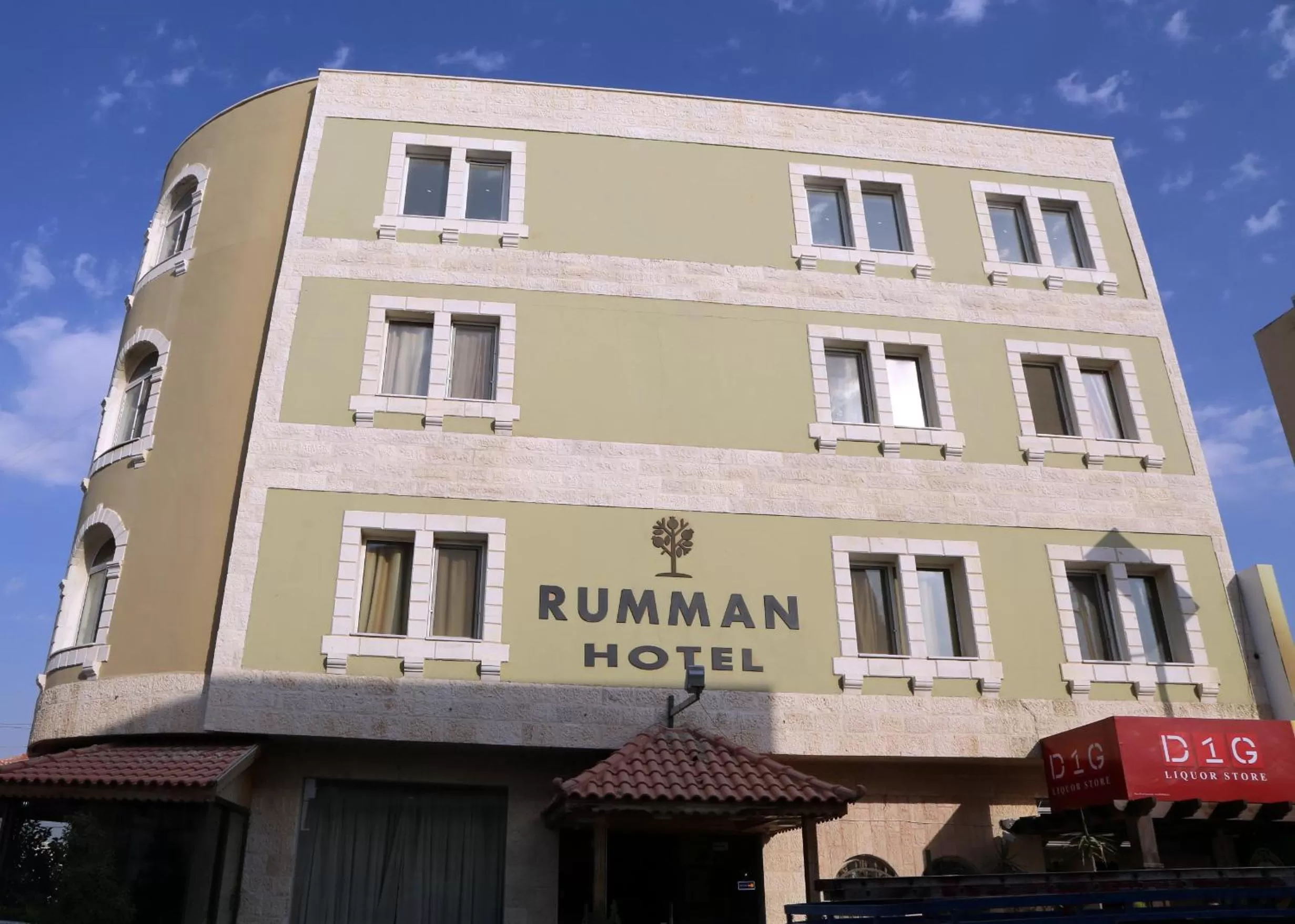 Facade/entrance in Rumman Hotel