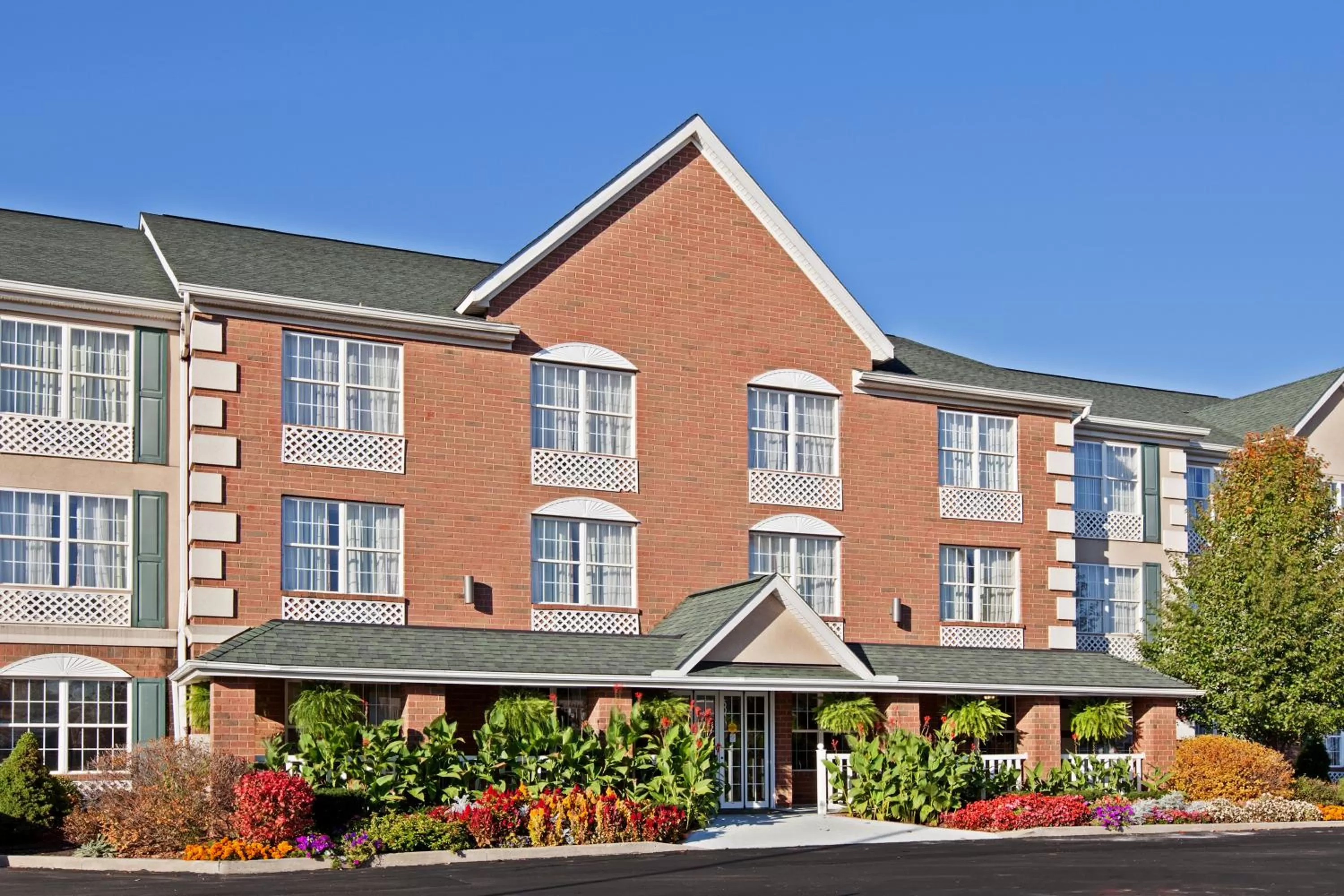 Facade/entrance in Country Inn & Suites by Radisson, Macedonia, OH