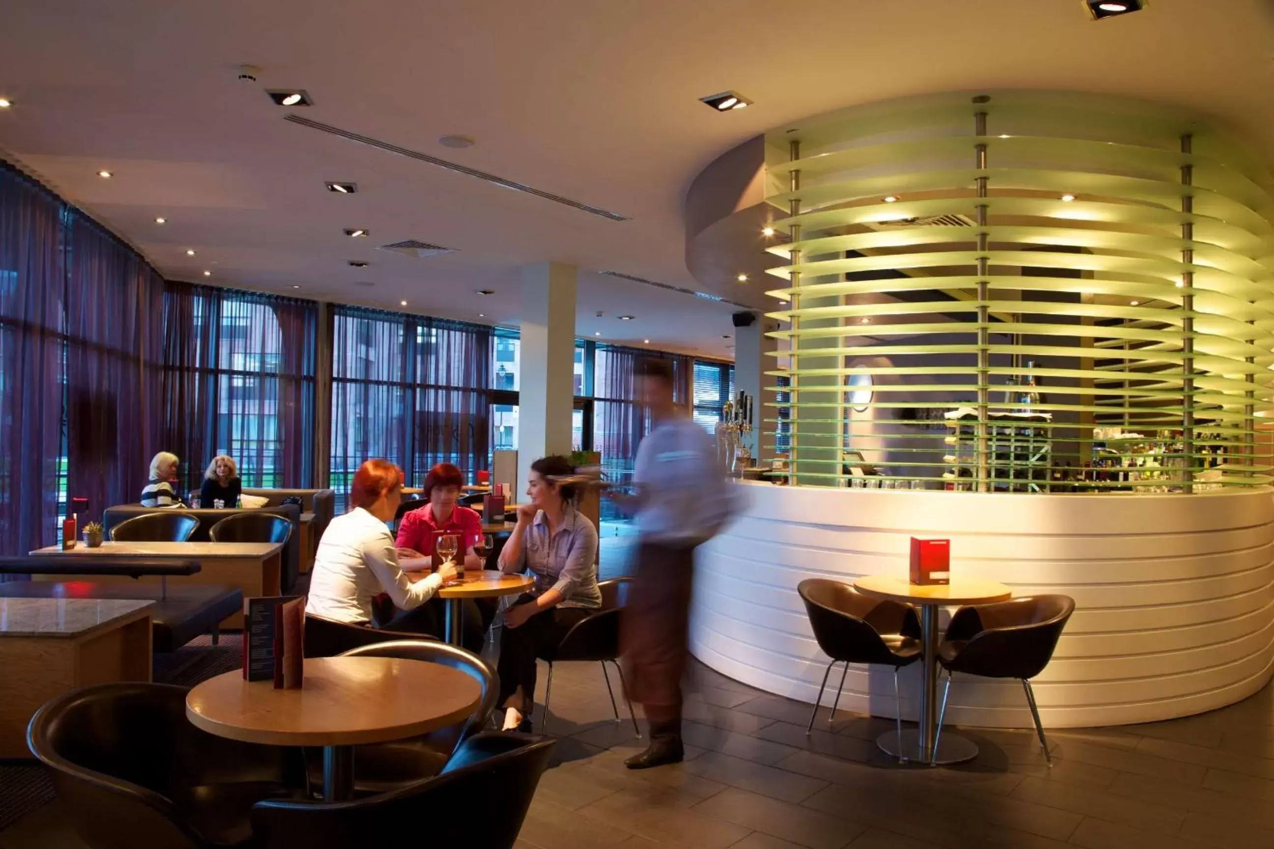 Lounge or bar, Restaurant/Places to Eat in Radisson Blu Hotel Belfast