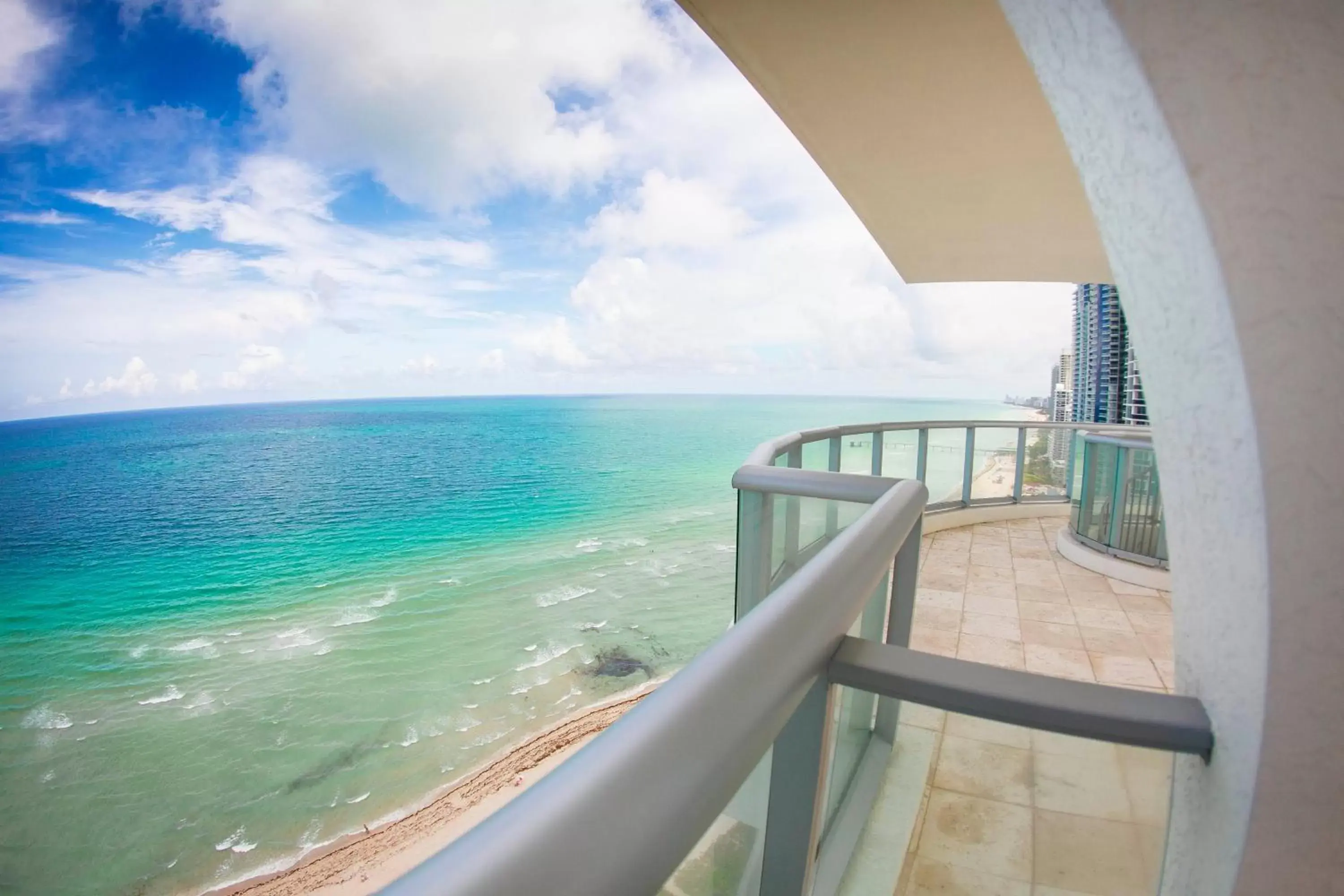 Balcony/Terrace, Sea View in Sole Miami, A Noble House Resort