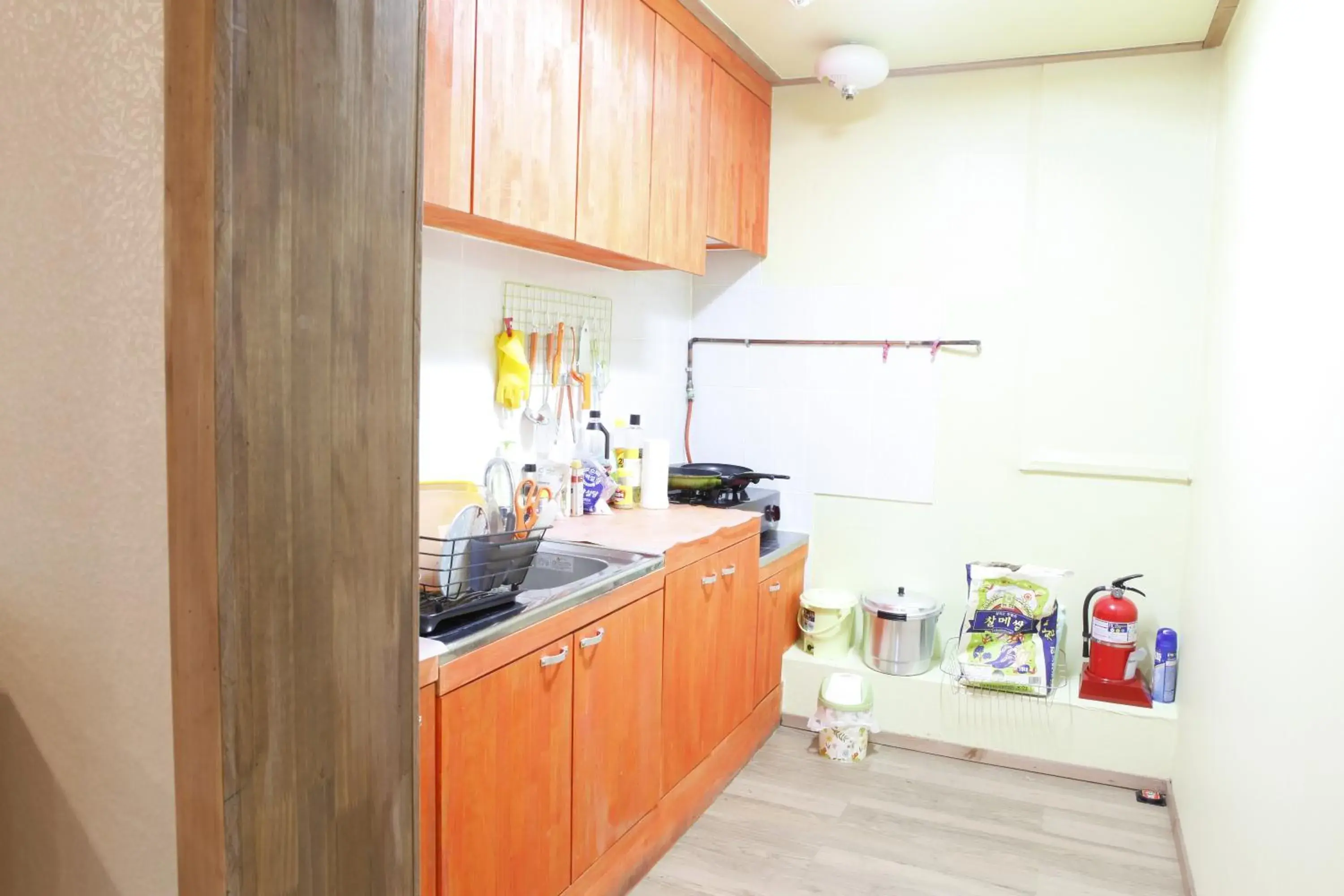 Kitchen/Kitchenette in Baozen Guesthouse
