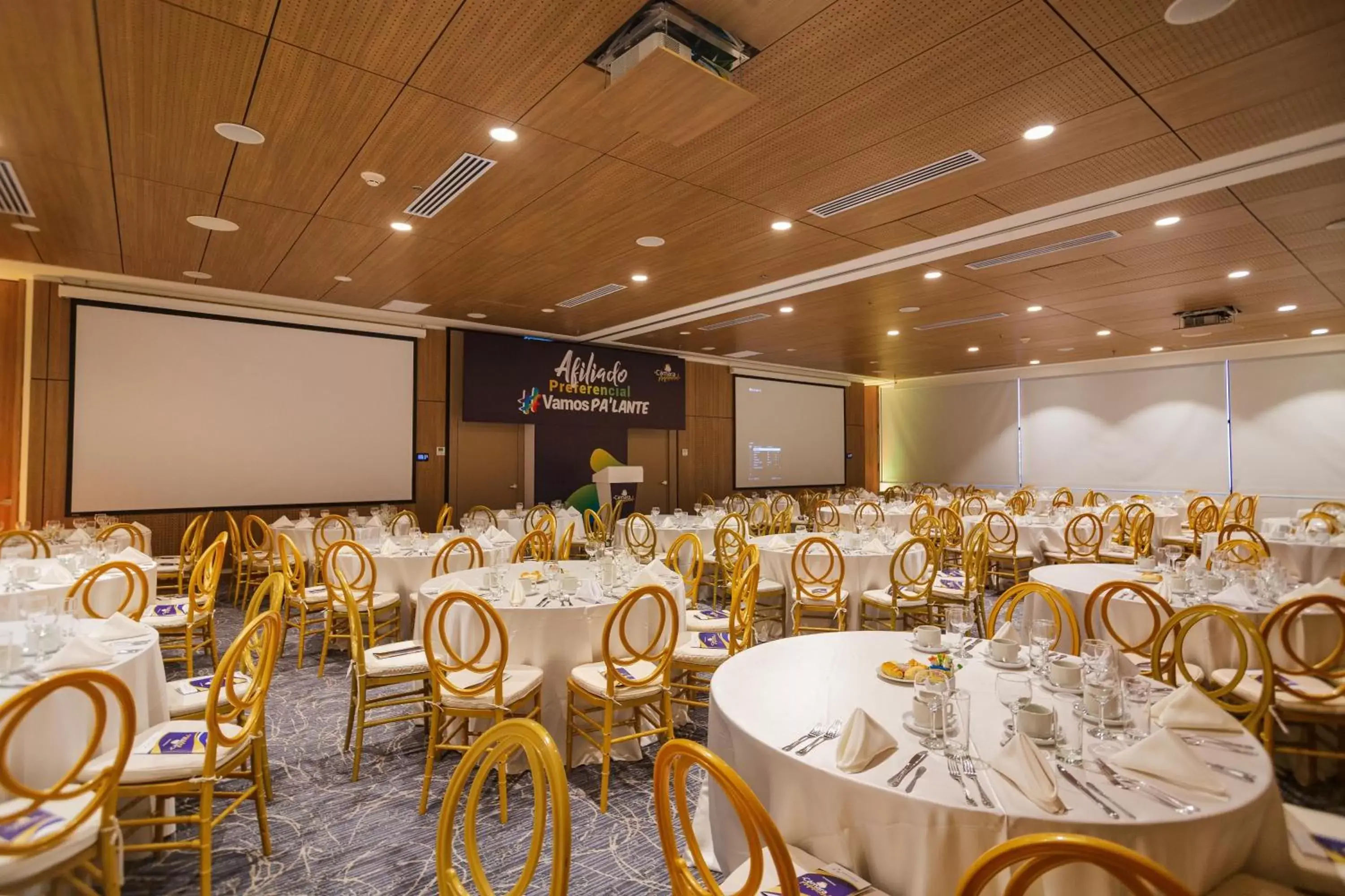 Banquet/Function facilities, Restaurant/Places to Eat in Holiday Inn Express Cartagena Manga, an IHG Hotel