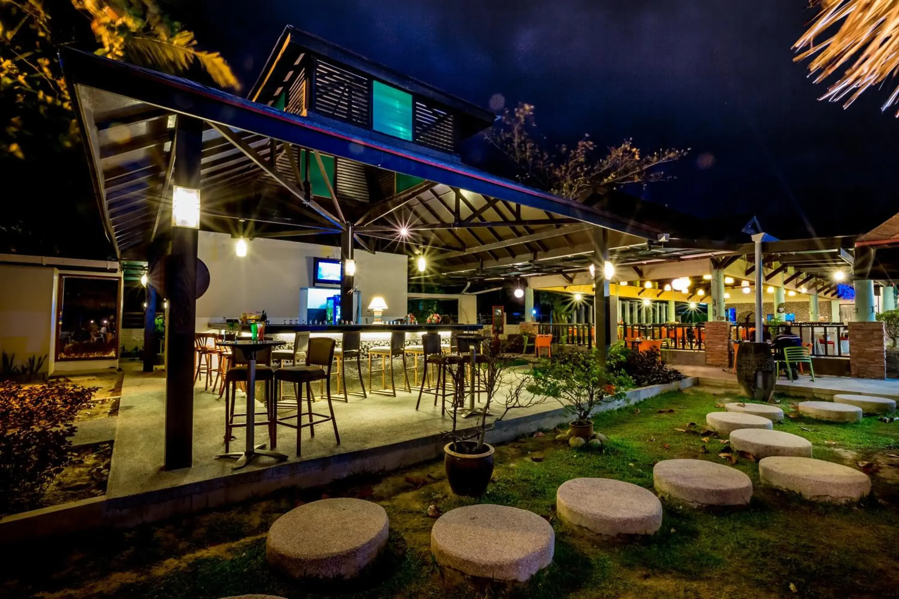 Lounge or bar in Beringgis Beach Resort & Spa