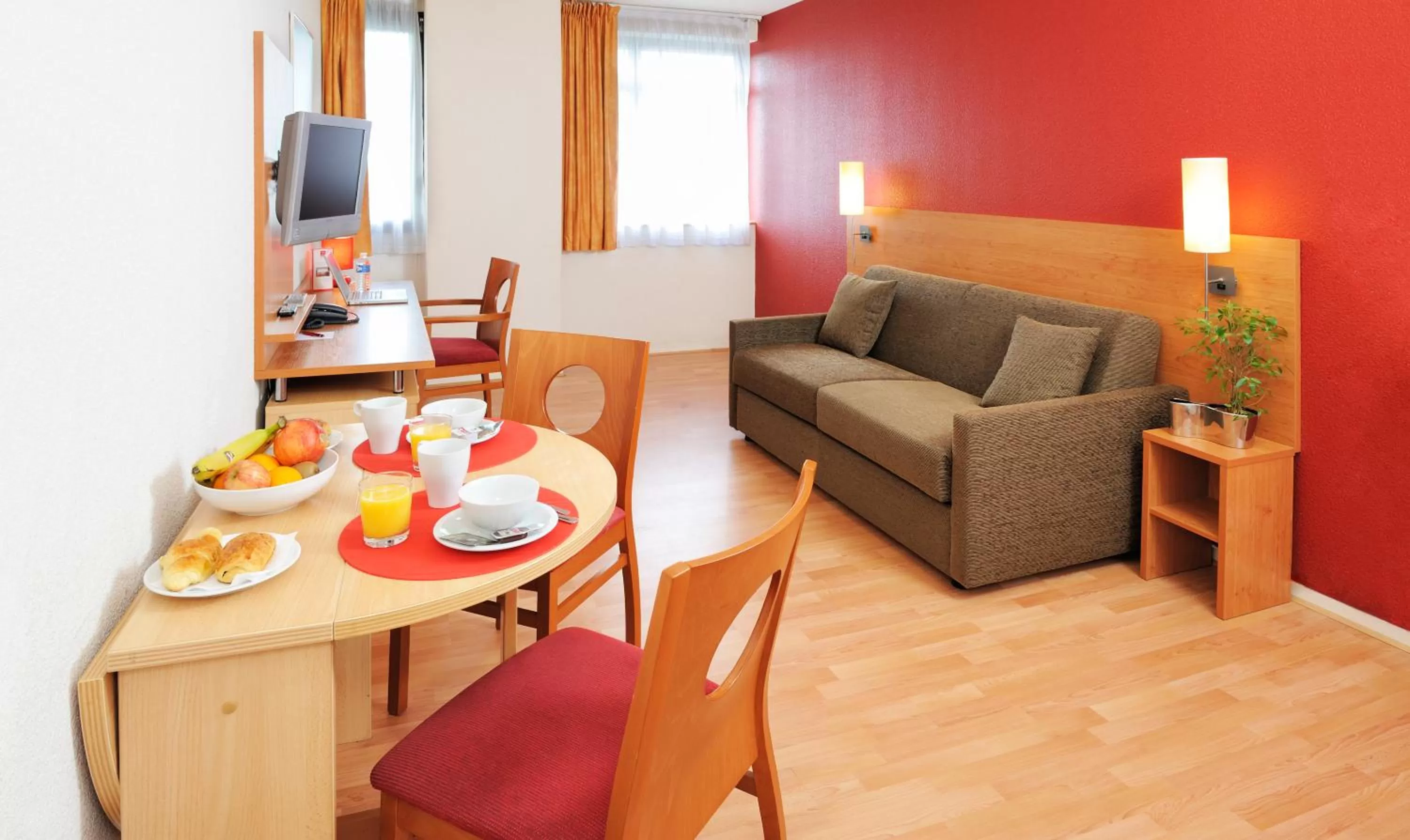 TV and multimedia in Séjours & Affaires Rennes de Bretagne