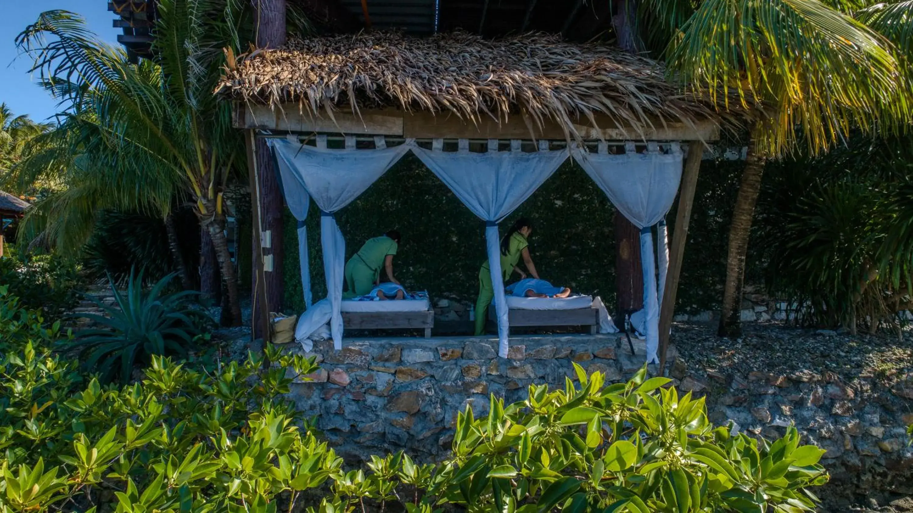 Spa and wellness centre/facilities in Edgewater Dive & Spa Resort Spa and wellness centre/facilities in Edgewater Dive & Spa Resort