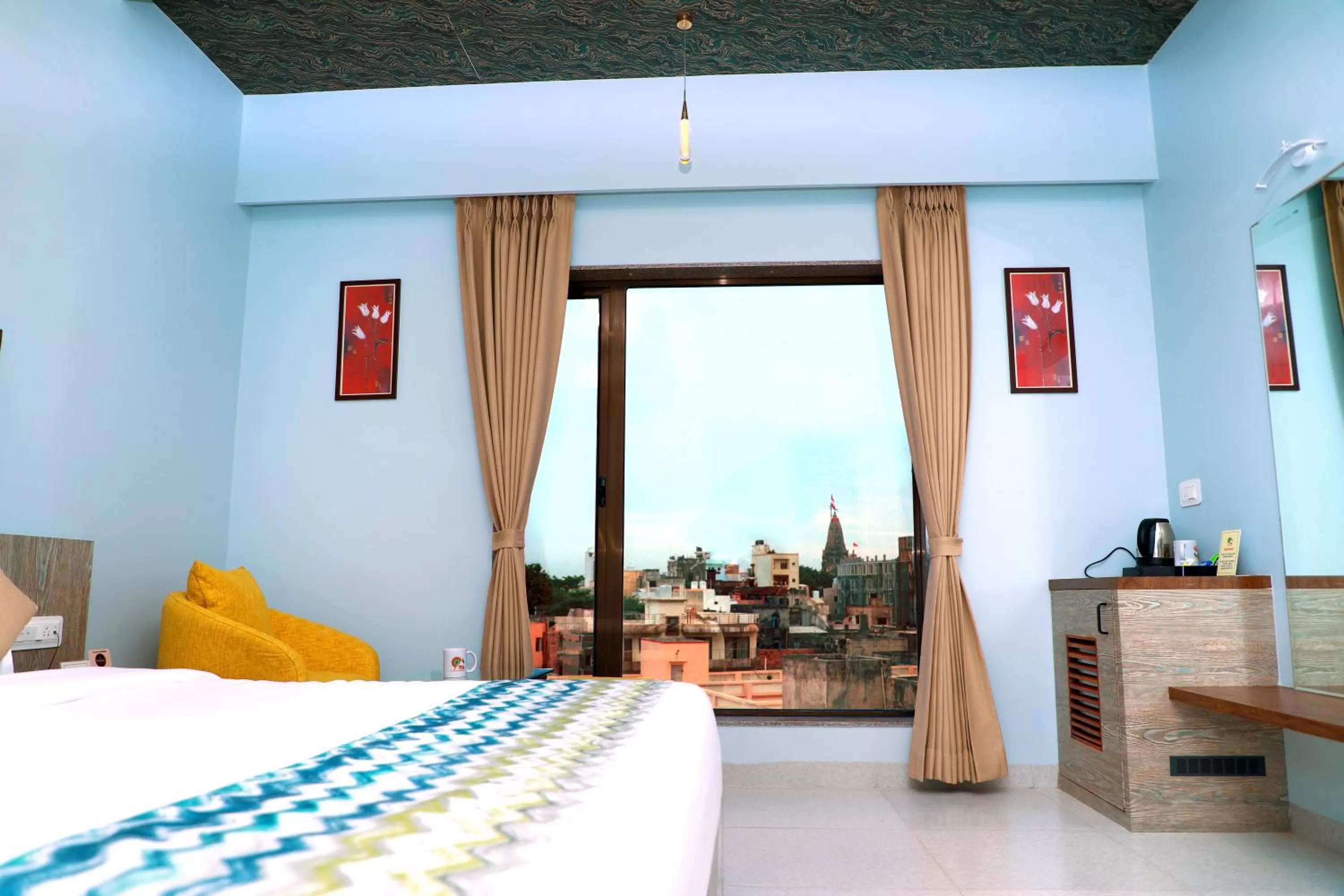 Bed in HOTEL THE GRANDLADHUKARA