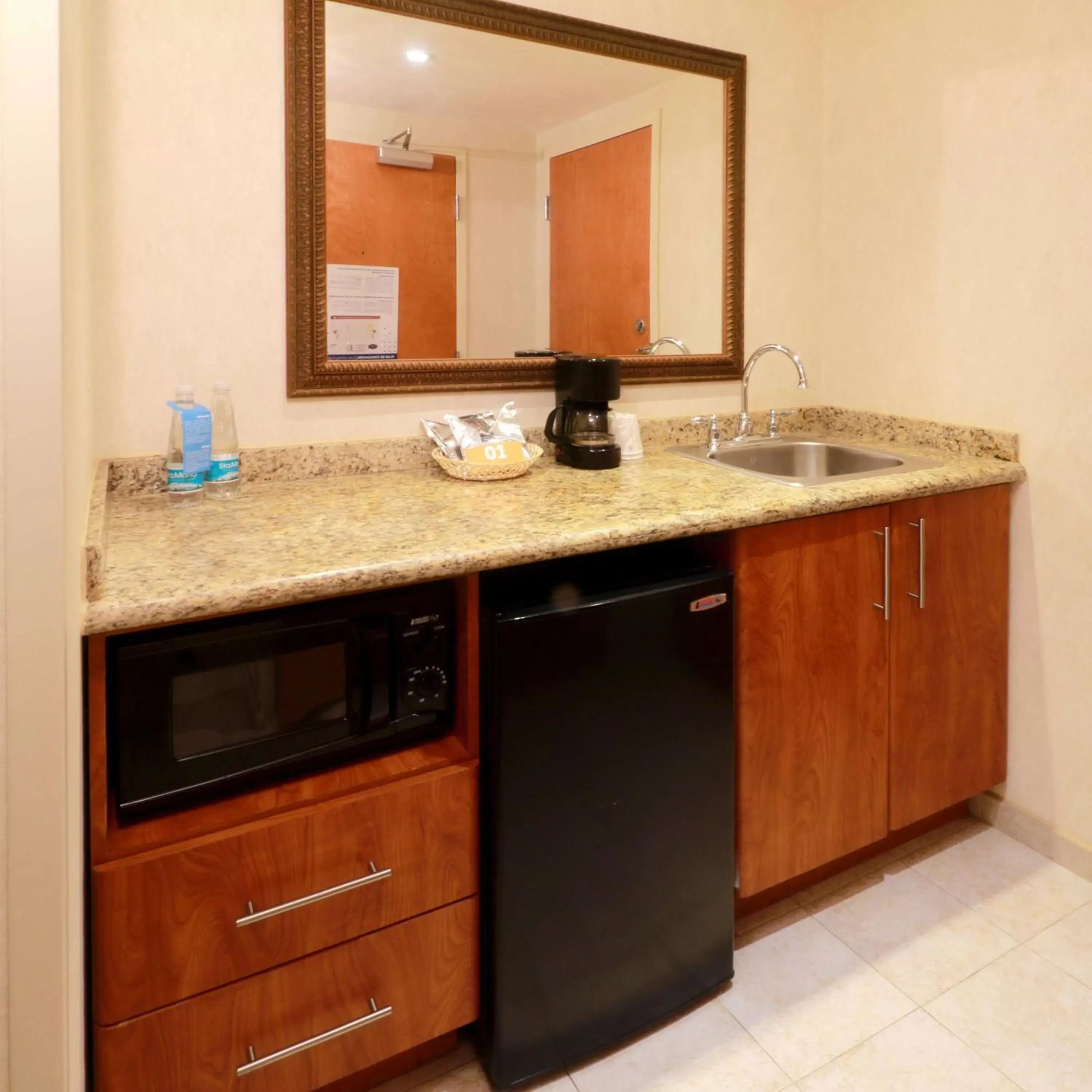 Kitchen or kitchenette, Kitchen/Kitchenette in Hampton by Hilton Reynosa Zona Industrial