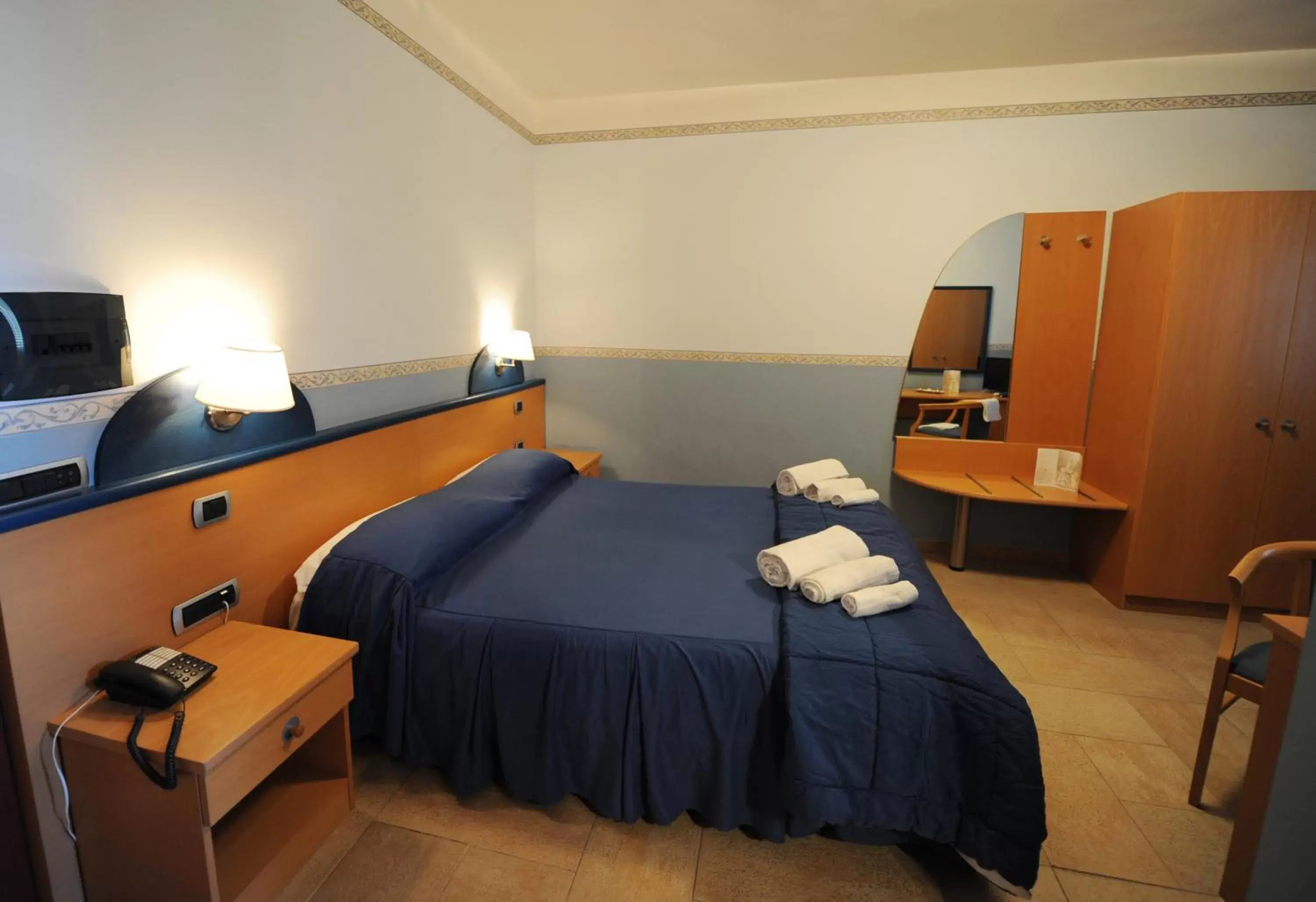 Bedroom, Bed in Santa Lucia Hotel