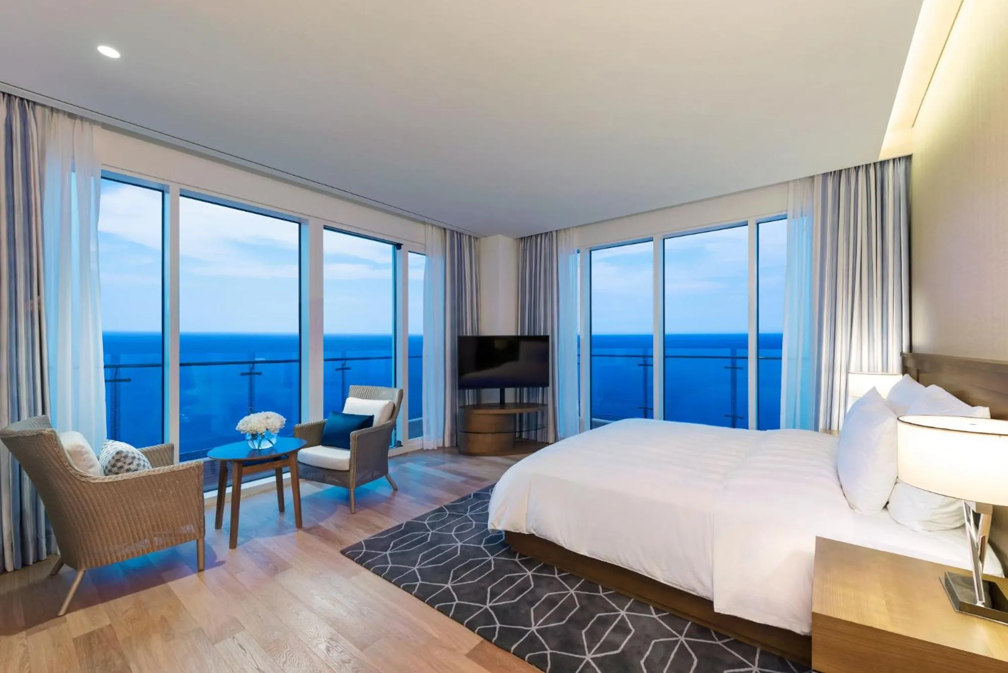 Bed in Lotte Resort Sokcho