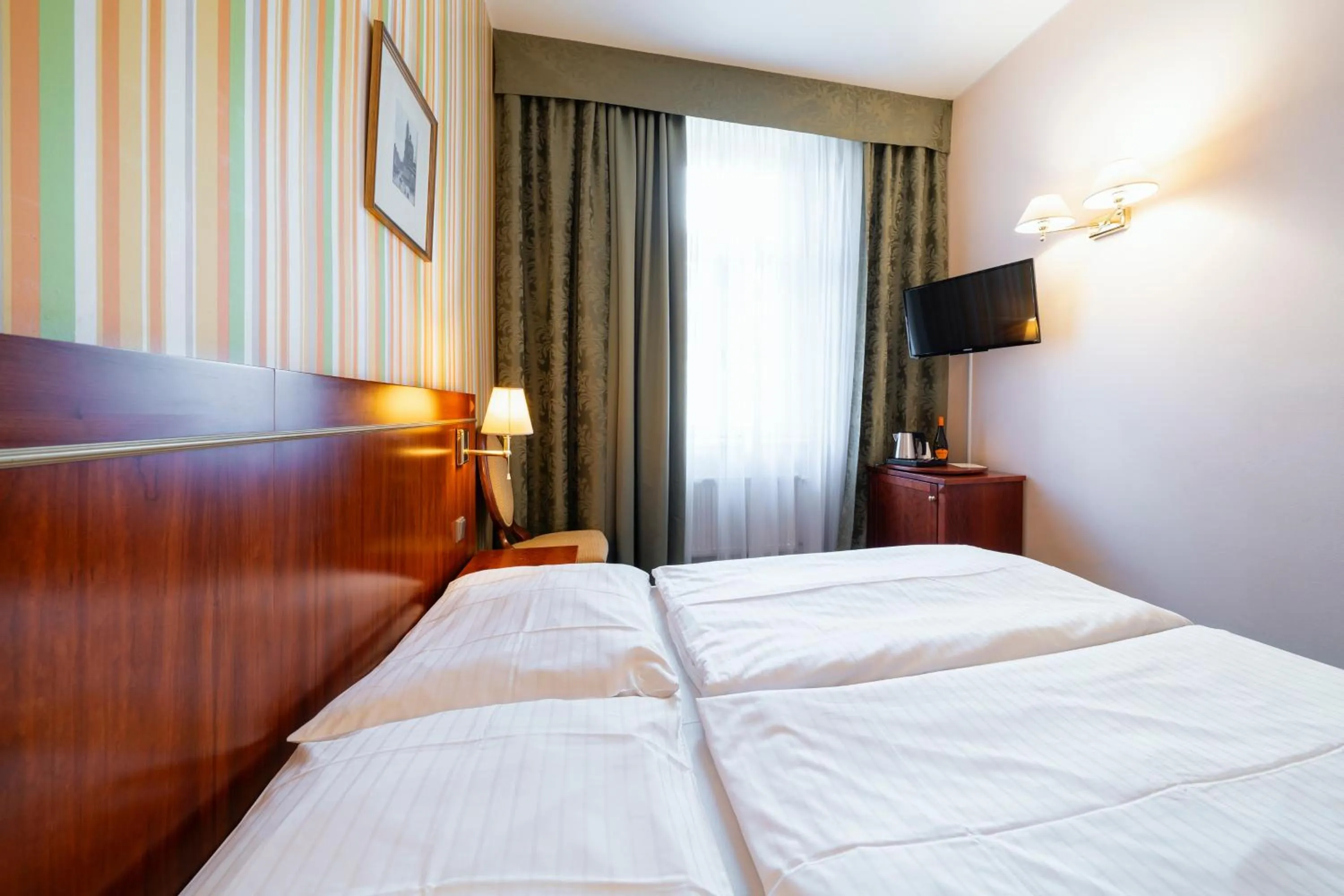 Photo of the whole room, Bed in Hotel Raffaello Prague