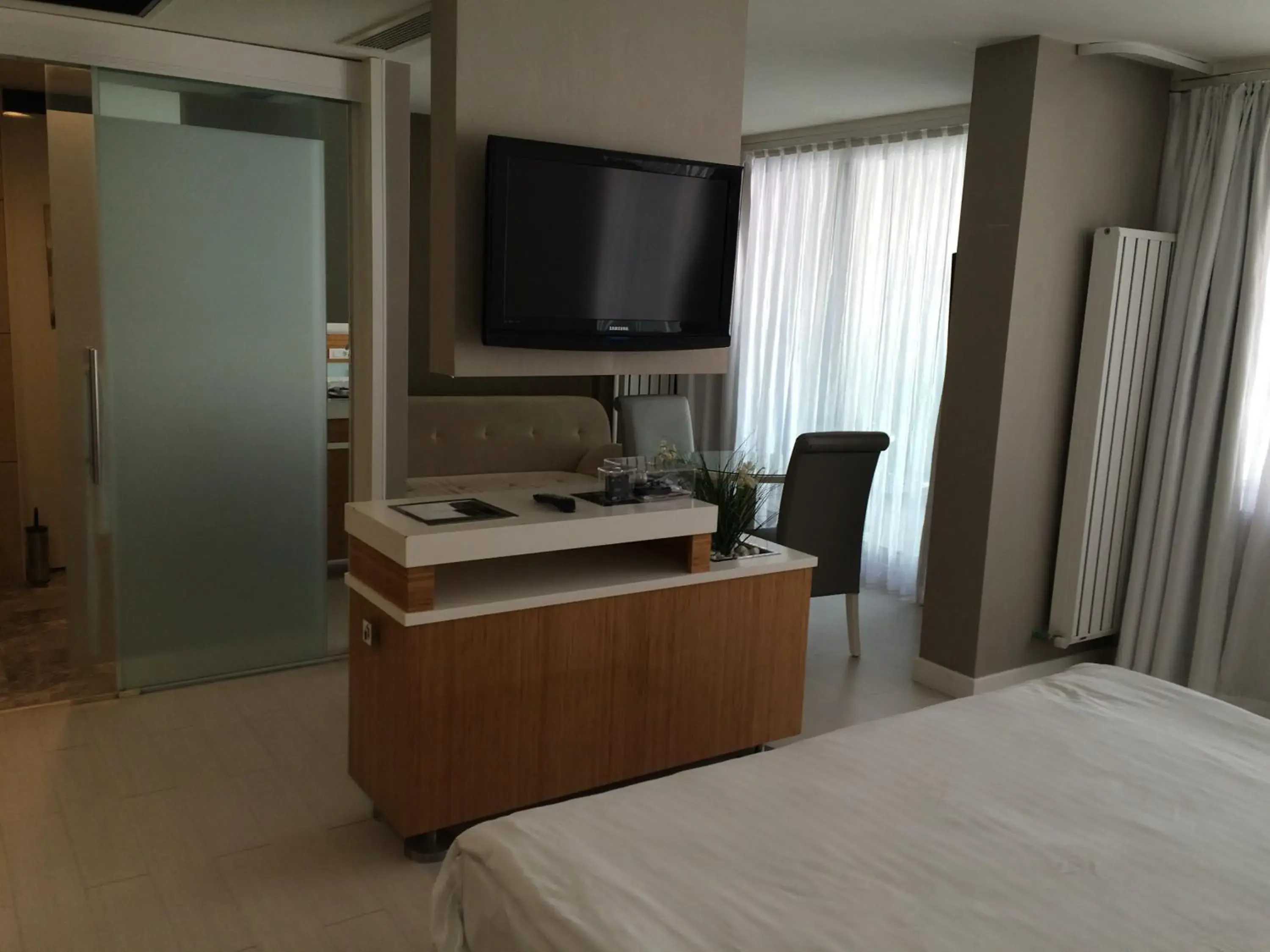 TV and multimedia, TV/Entertainment Center in No:19 Boutique Hotel