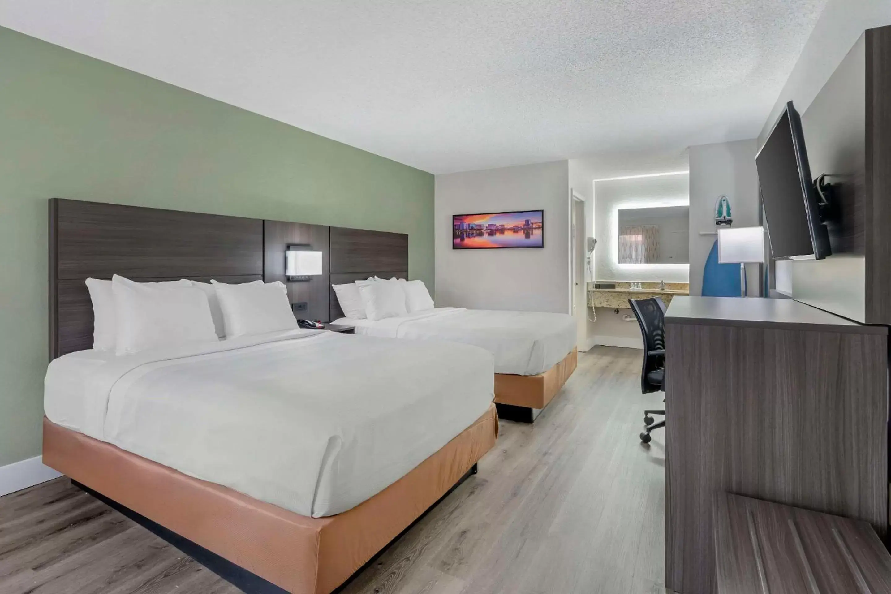 Bedroom, Bed in Days Inn & Suites by Wyndham Orlando East UCF Area