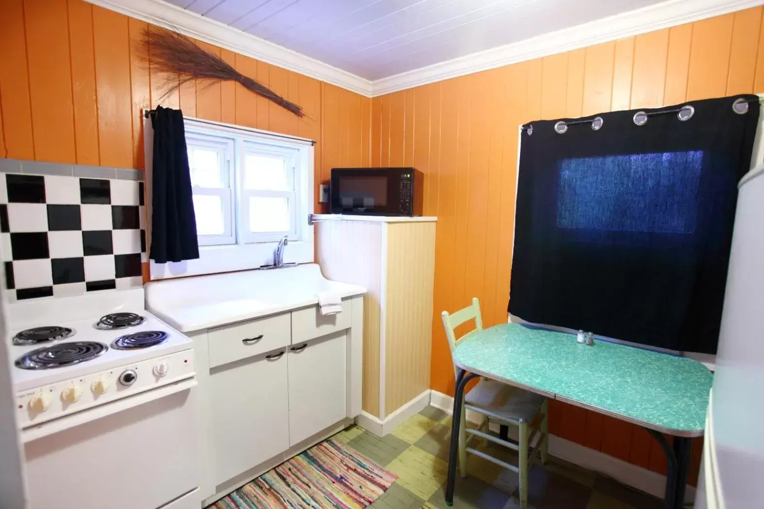 Kitchen or kitchenette, Kitchen/Kitchenette in The Pines Cottages