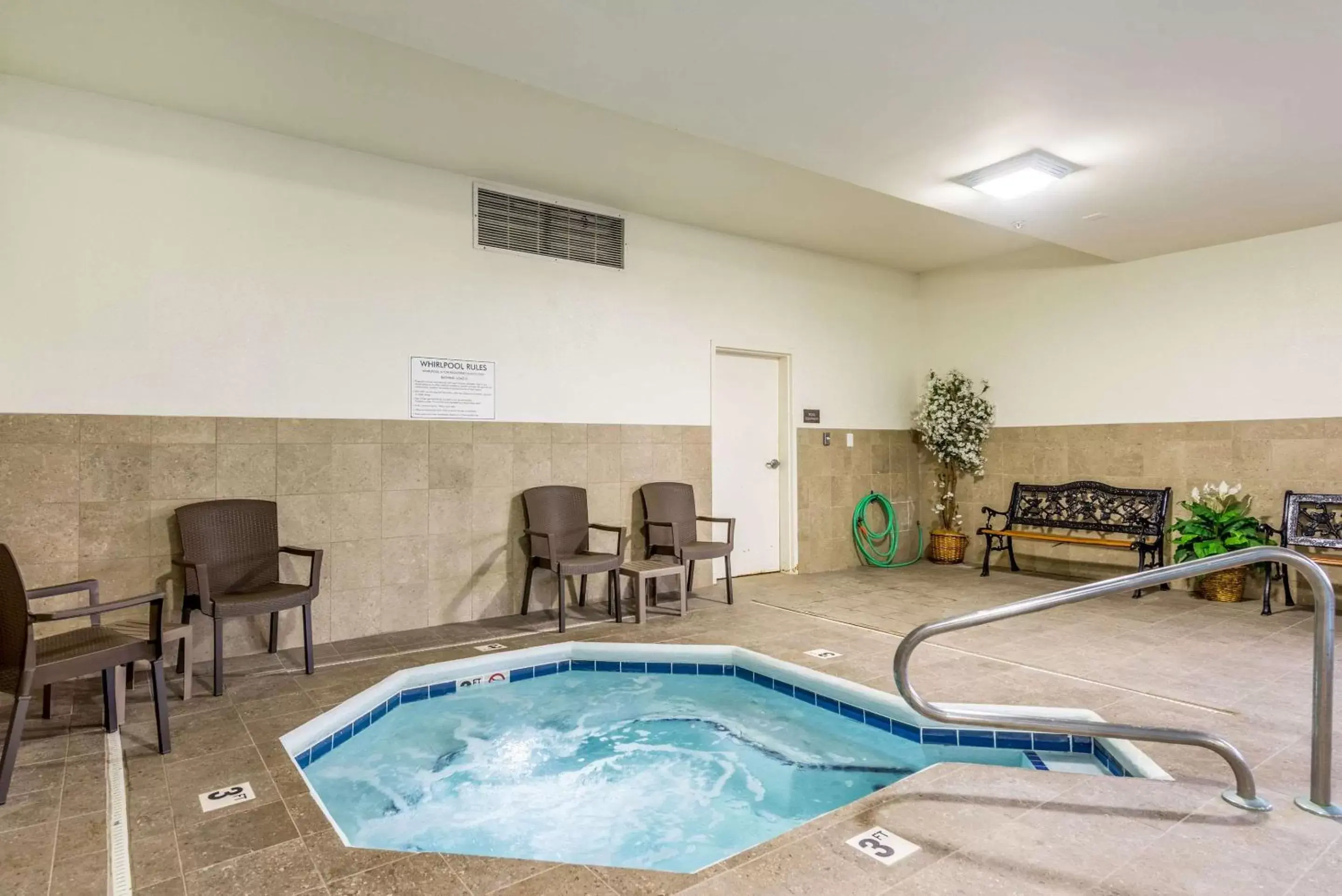 On site, Swimming Pool in Comfort Inn & Suites Dayton North