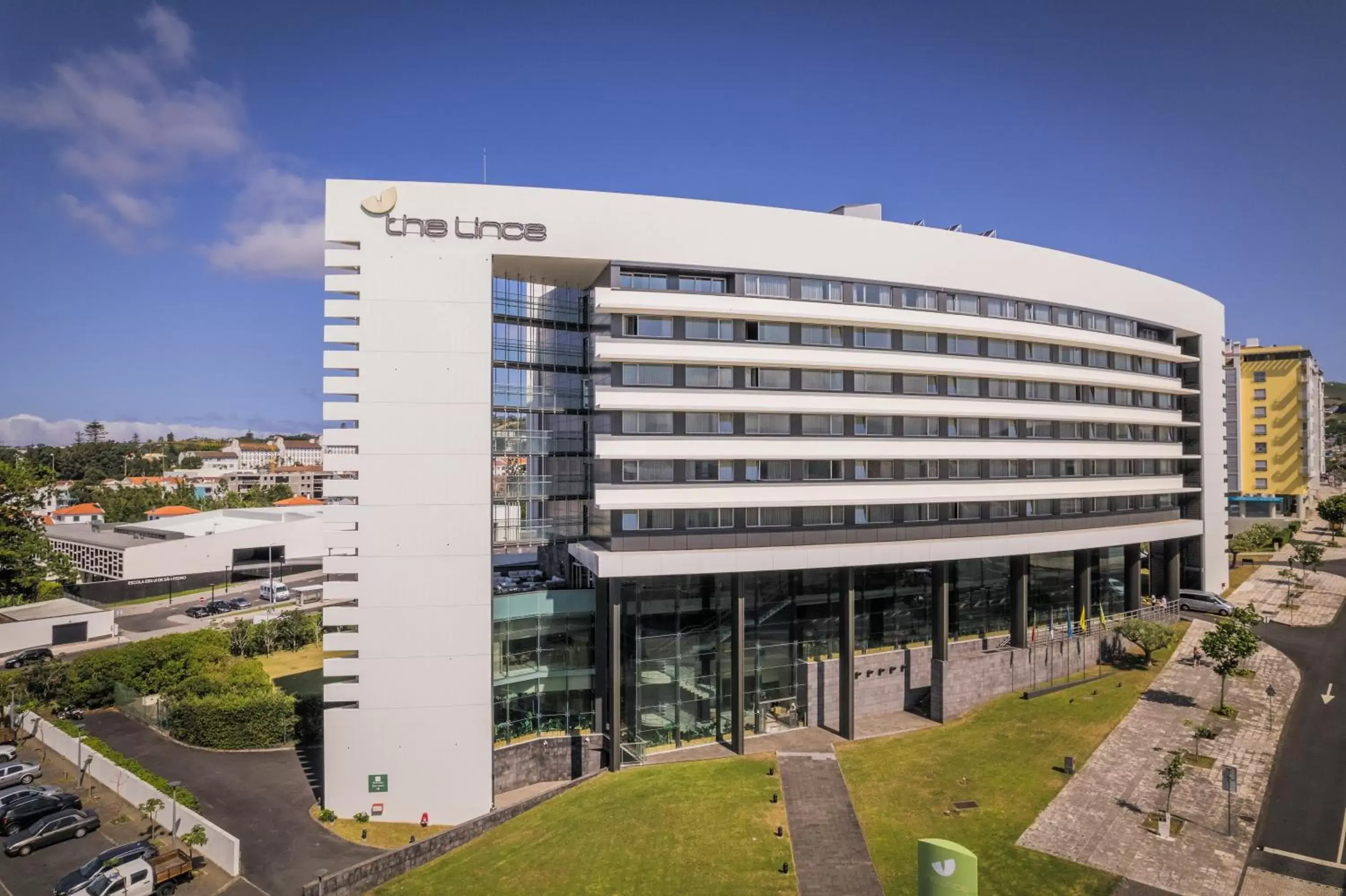 Facade/entrance, Property Building in The Lince Azores