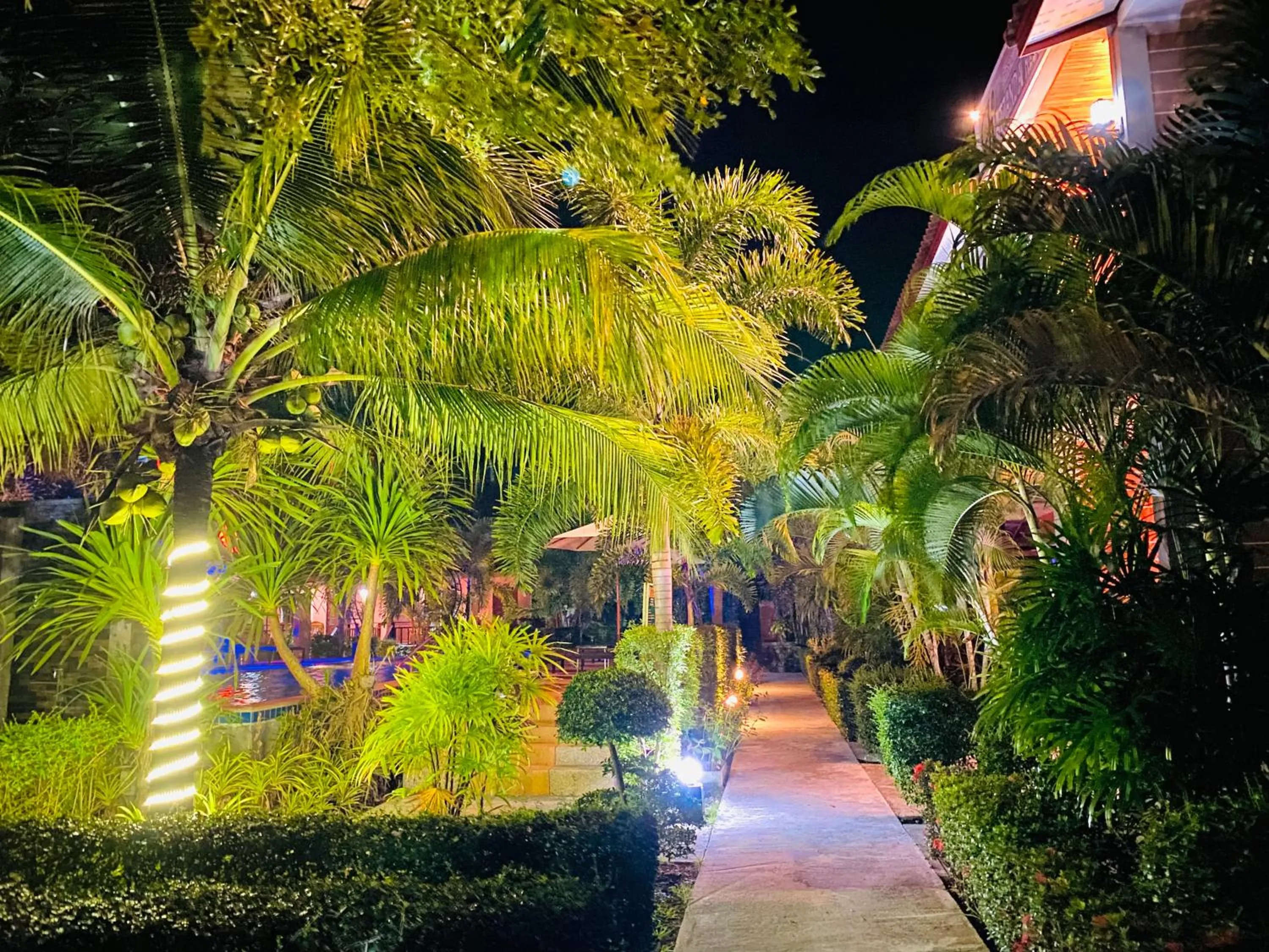 Property building in Hatzanda Lanta Resort - SHA Extra Plus