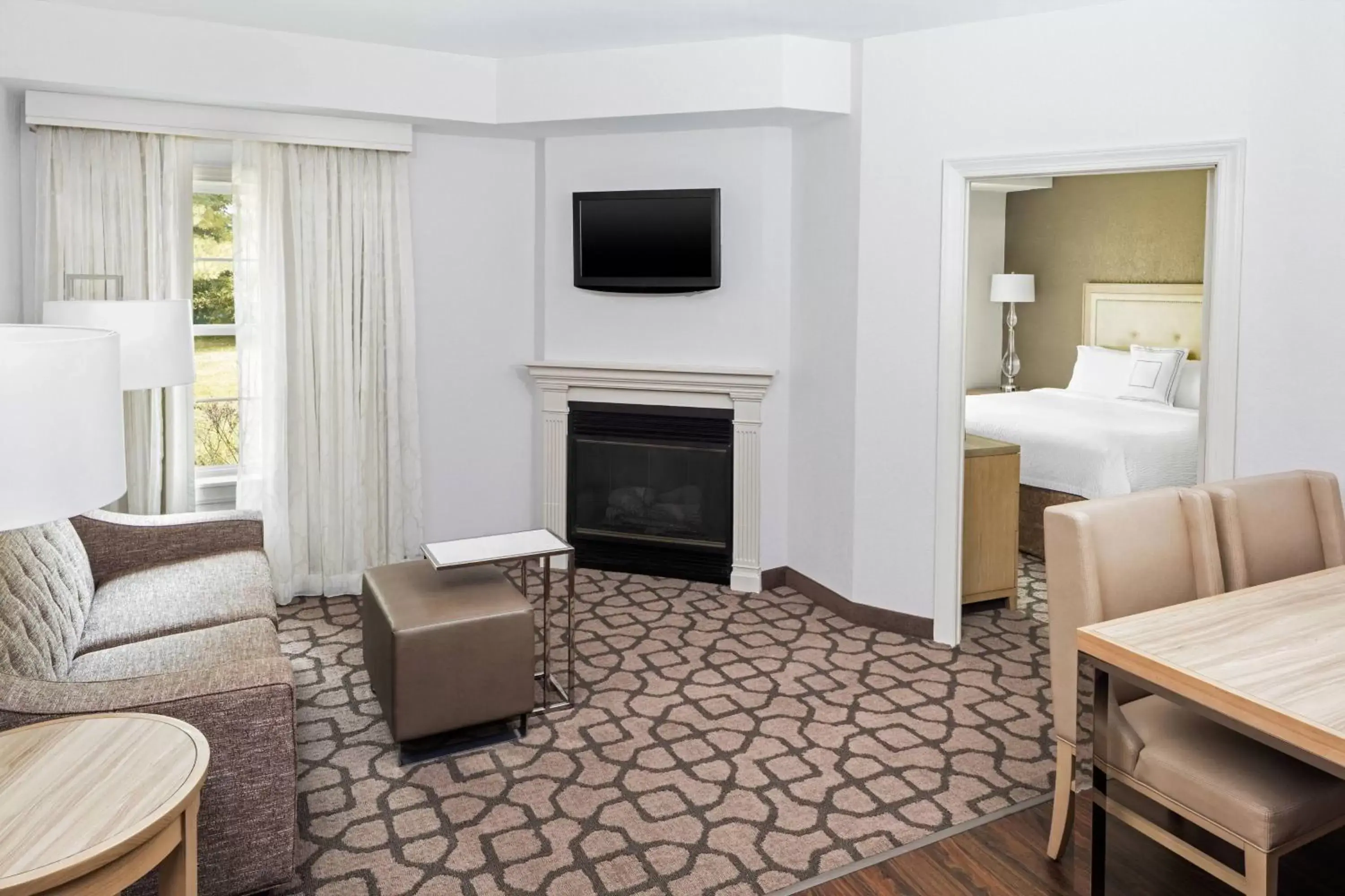 Bedroom, TV/Entertainment Center in Residence Inn by Marriott West Orange