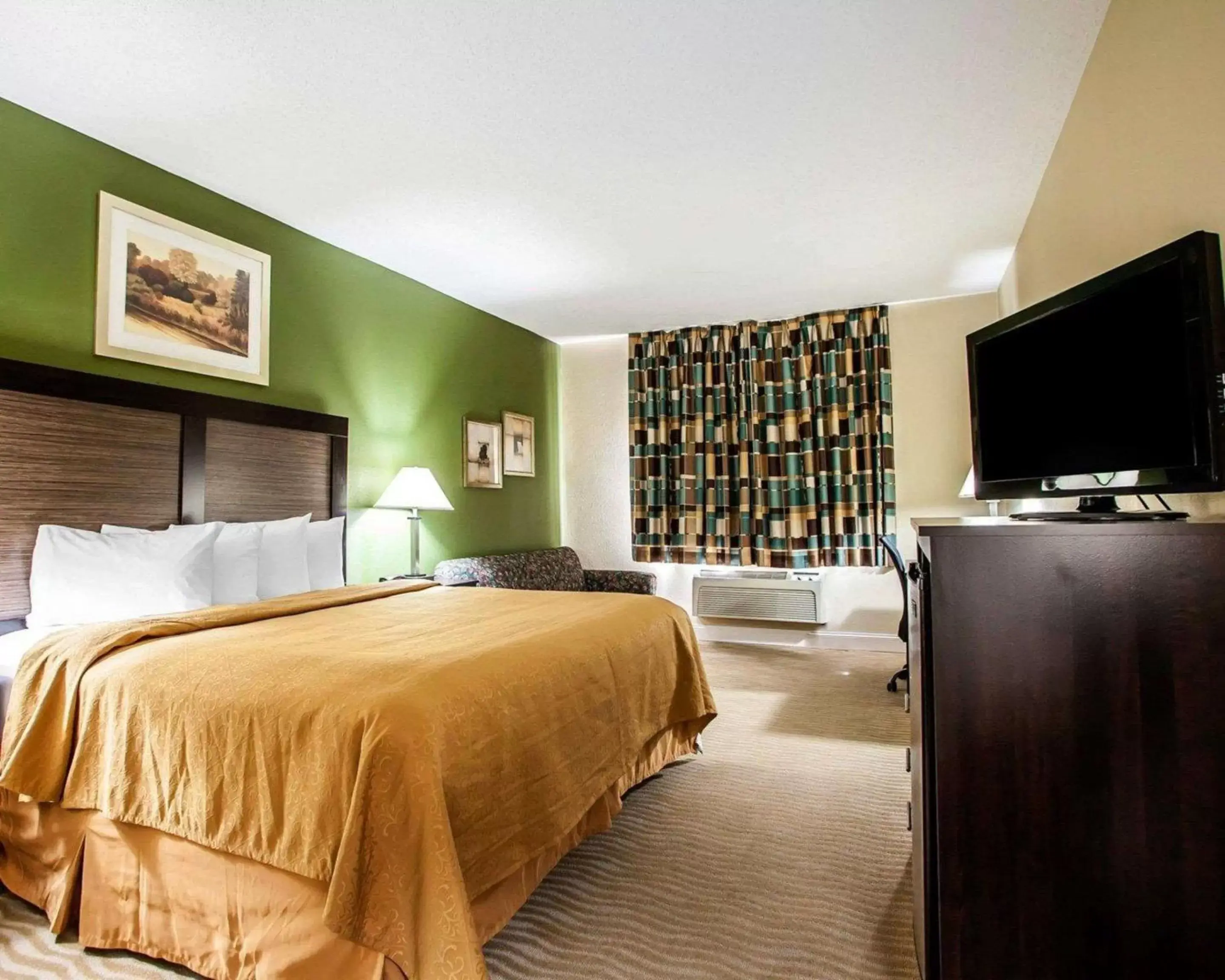 Photo of the whole room, Bed in Quality Inn & Suites Photo of the whole room, Bed in Quality Inn & Suites