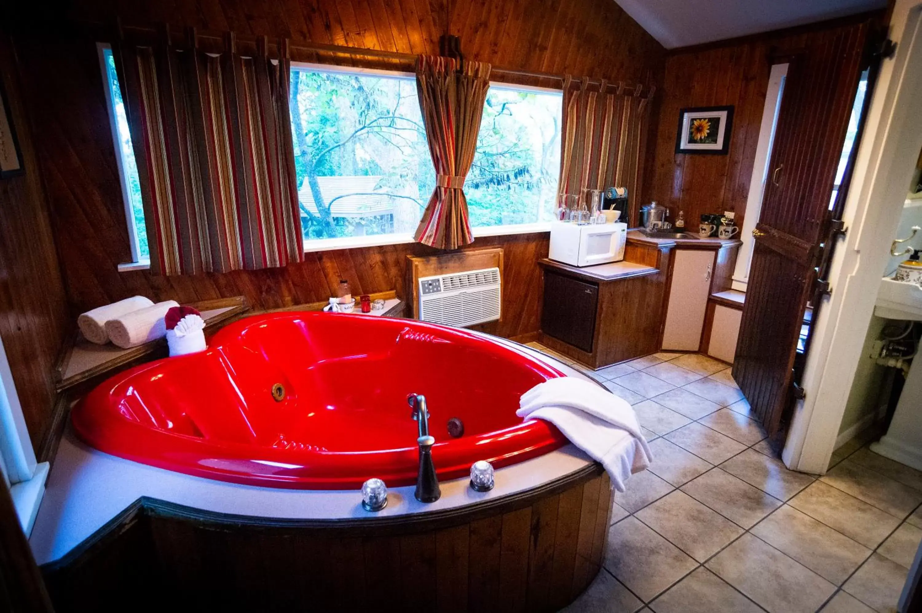 Bathroom in Sherwood Court Cottages