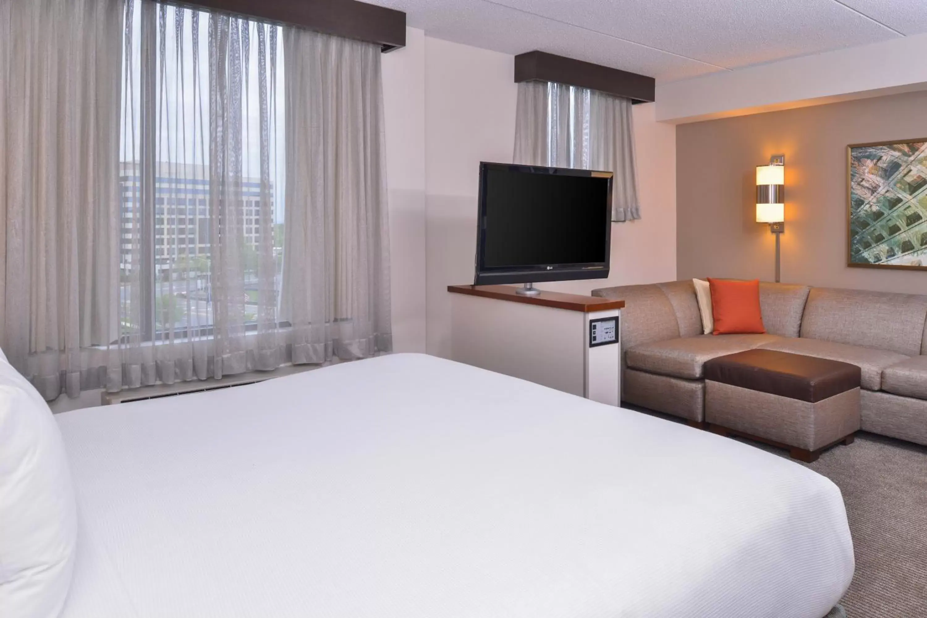 King Room with Sofa Bed and Accessible Tub - Disability Access in Hyatt Place Herndon Dulles Airport - East