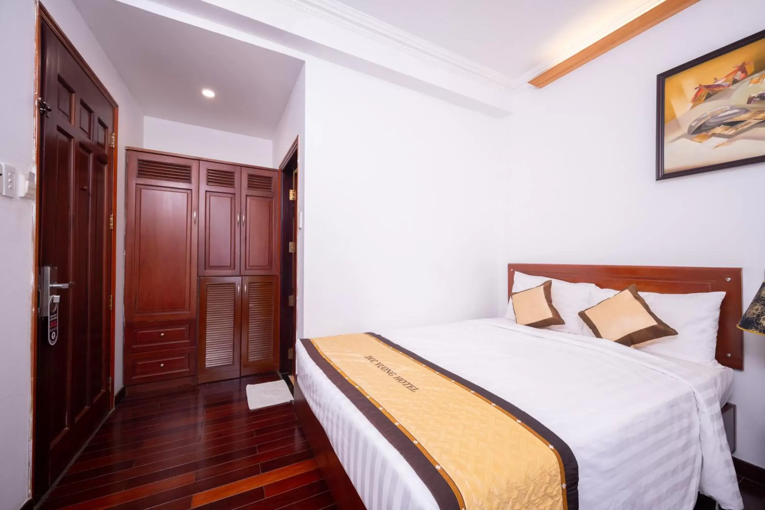 Bedroom, Bed in Duc Vuong Saigon Hotel - Bui Vien