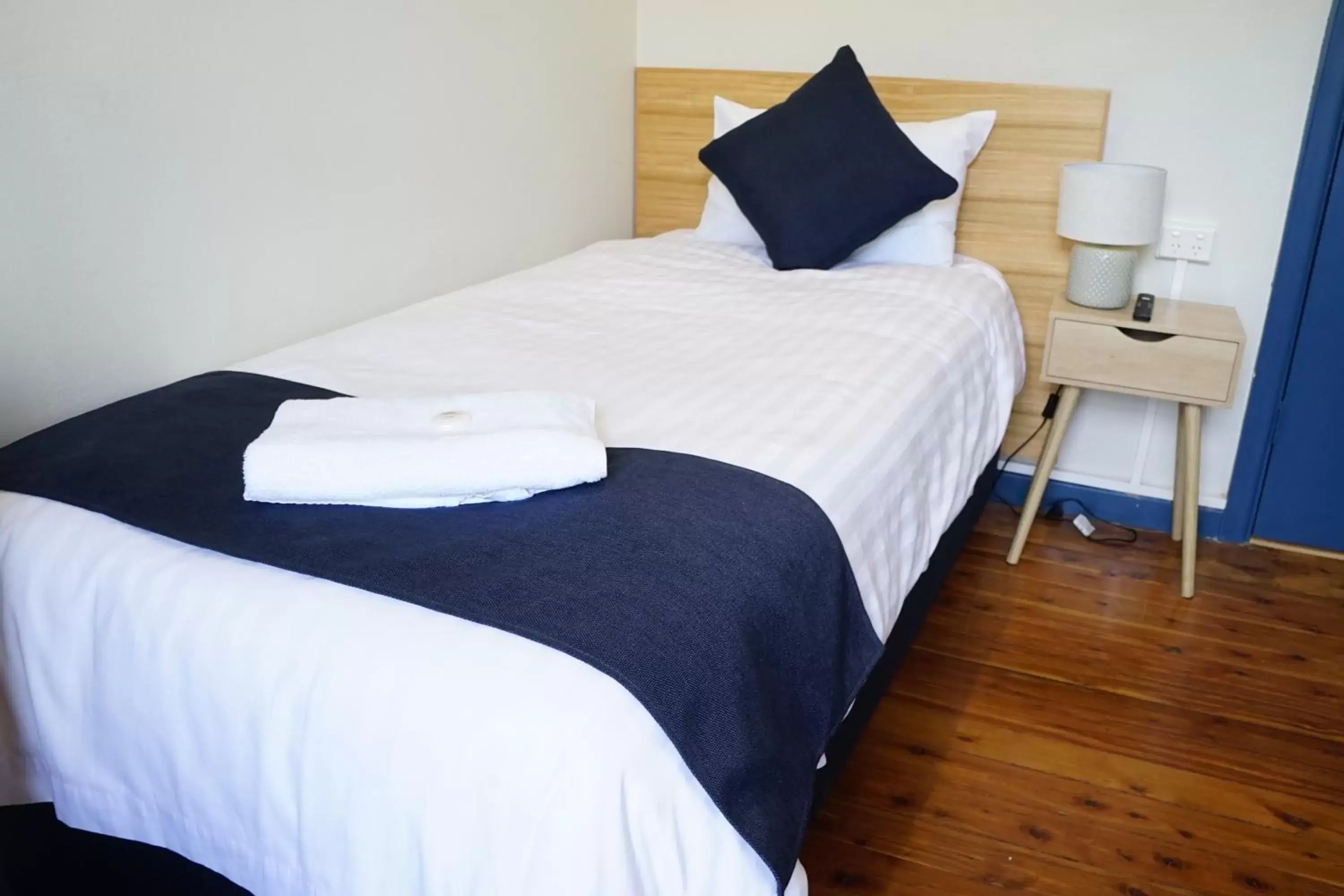 Single Room with Private Bathroom in Gunnedah Hotel Single Room with Private Bathroom in Gunnedah Hotel