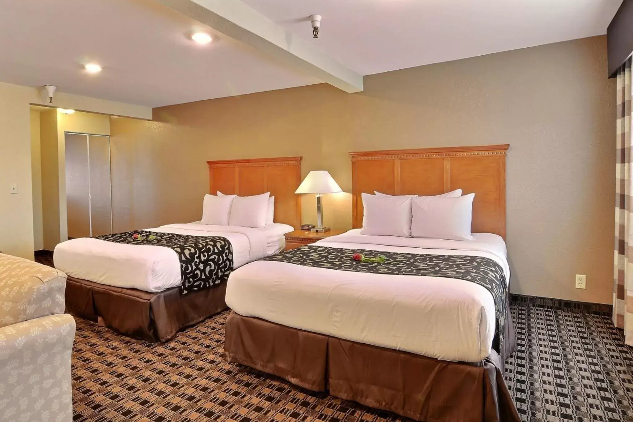 Queen Room with Two Queen Beds in Clarion Inn Renton-Seattle