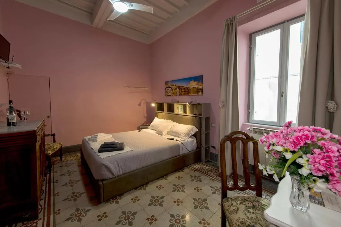 Photo of the whole room, Bed in Tuscany Experience BnB