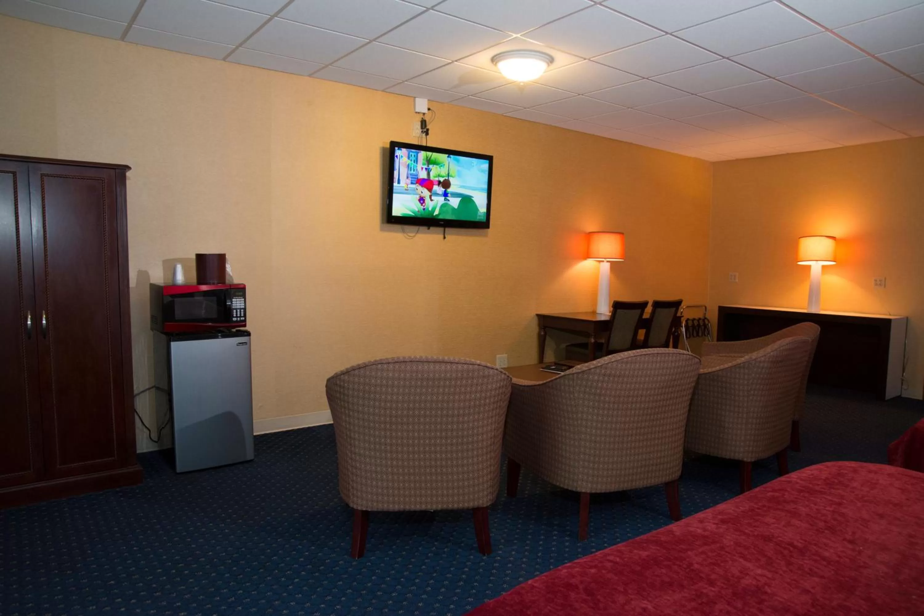 TV and multimedia in Hampton Falls Inn