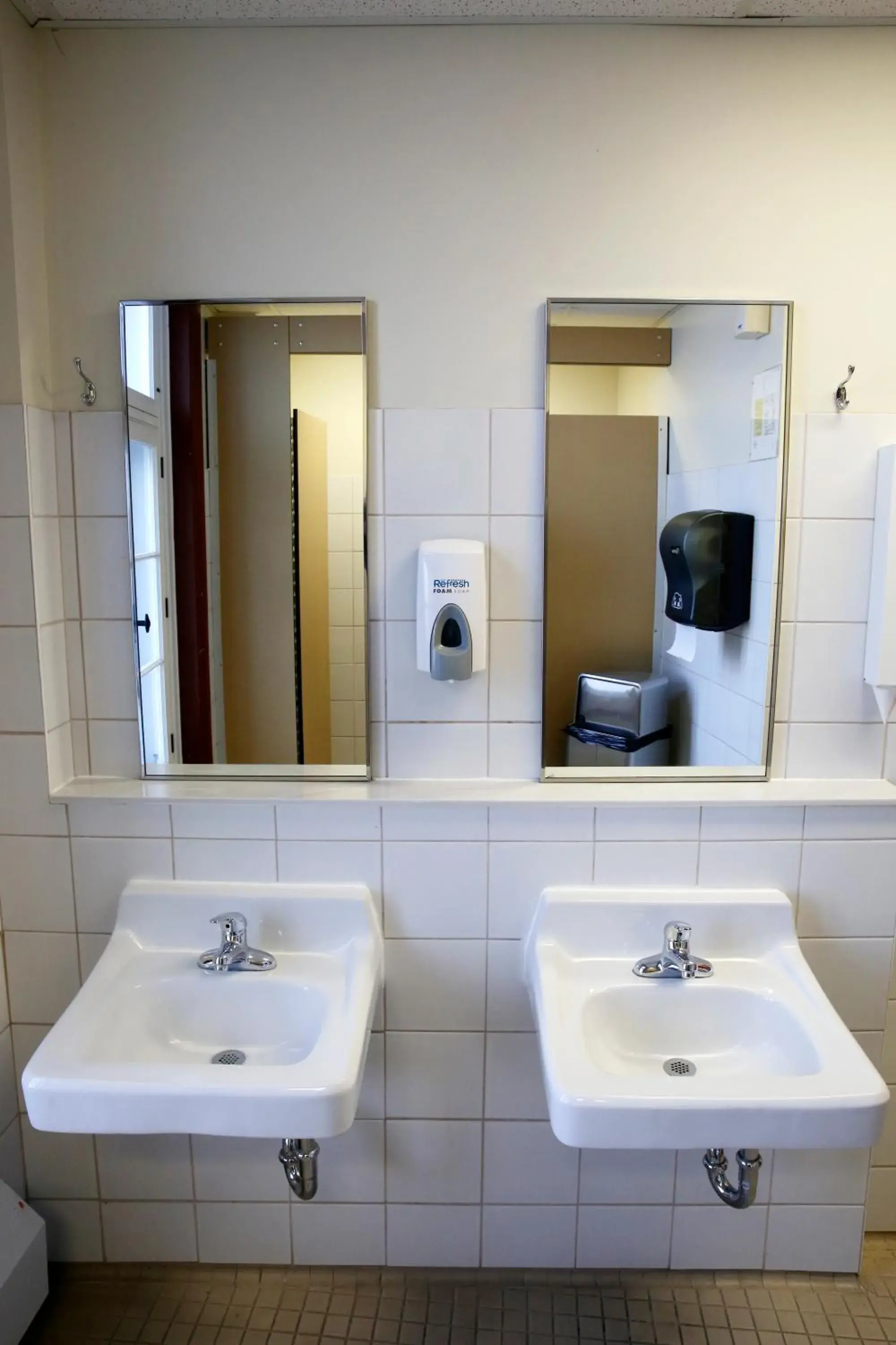 Bathroom in Auberge Internationale de Quebec - HI CANADA