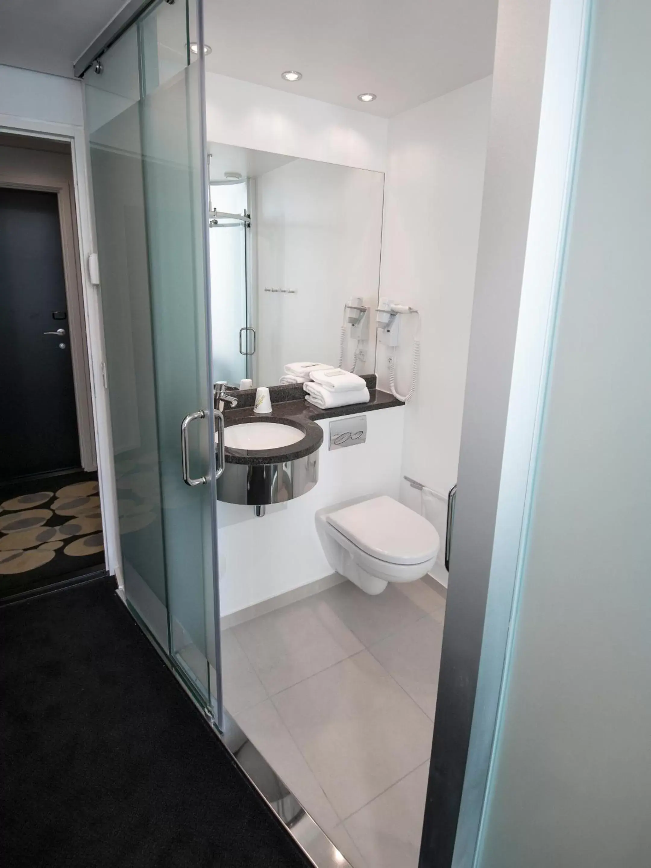 Bathroom in Wakeup Copenhagen - Carsten Niebuhrs Gade Bathroom in Wakeup Copenhagen - Carsten Niebuhrs Gade