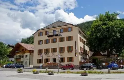 Property Building in Gasthof Zum Weissen Rössl