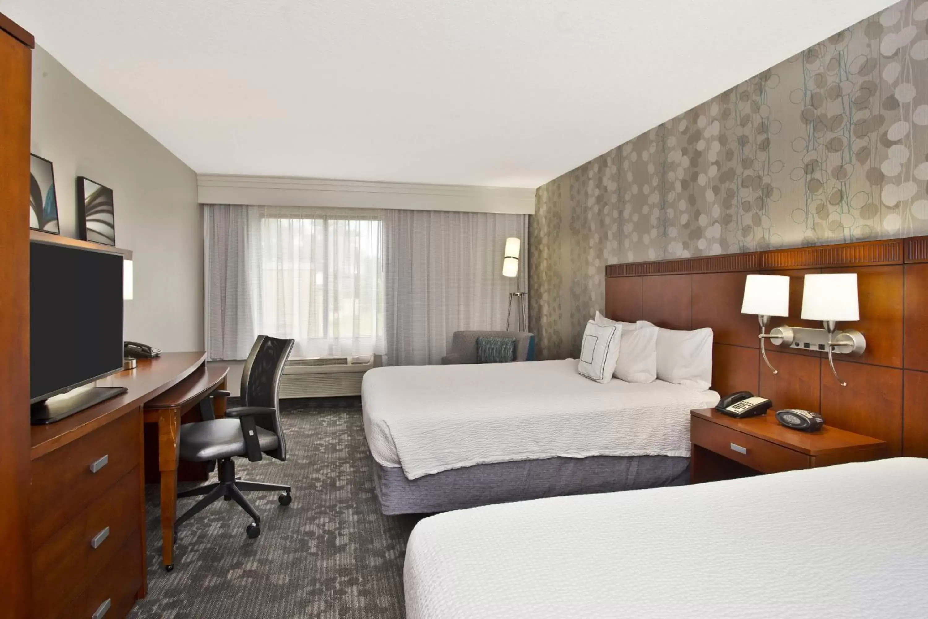 Photo of the whole room, Bed in Courtyard by Marriott Gulfport Beachfront