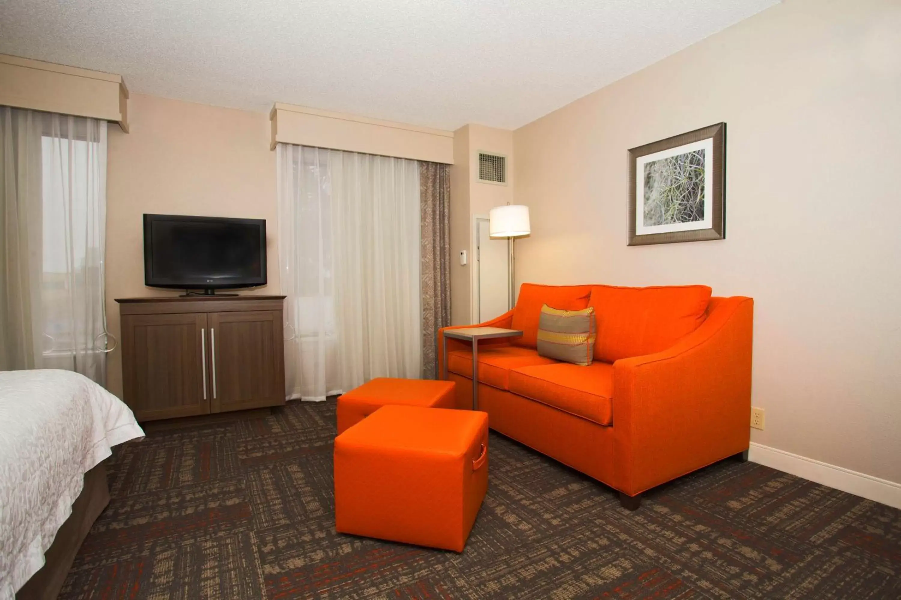 Bed, Seating Area in Hampton Inn & Suites Valdosta/Conference Center