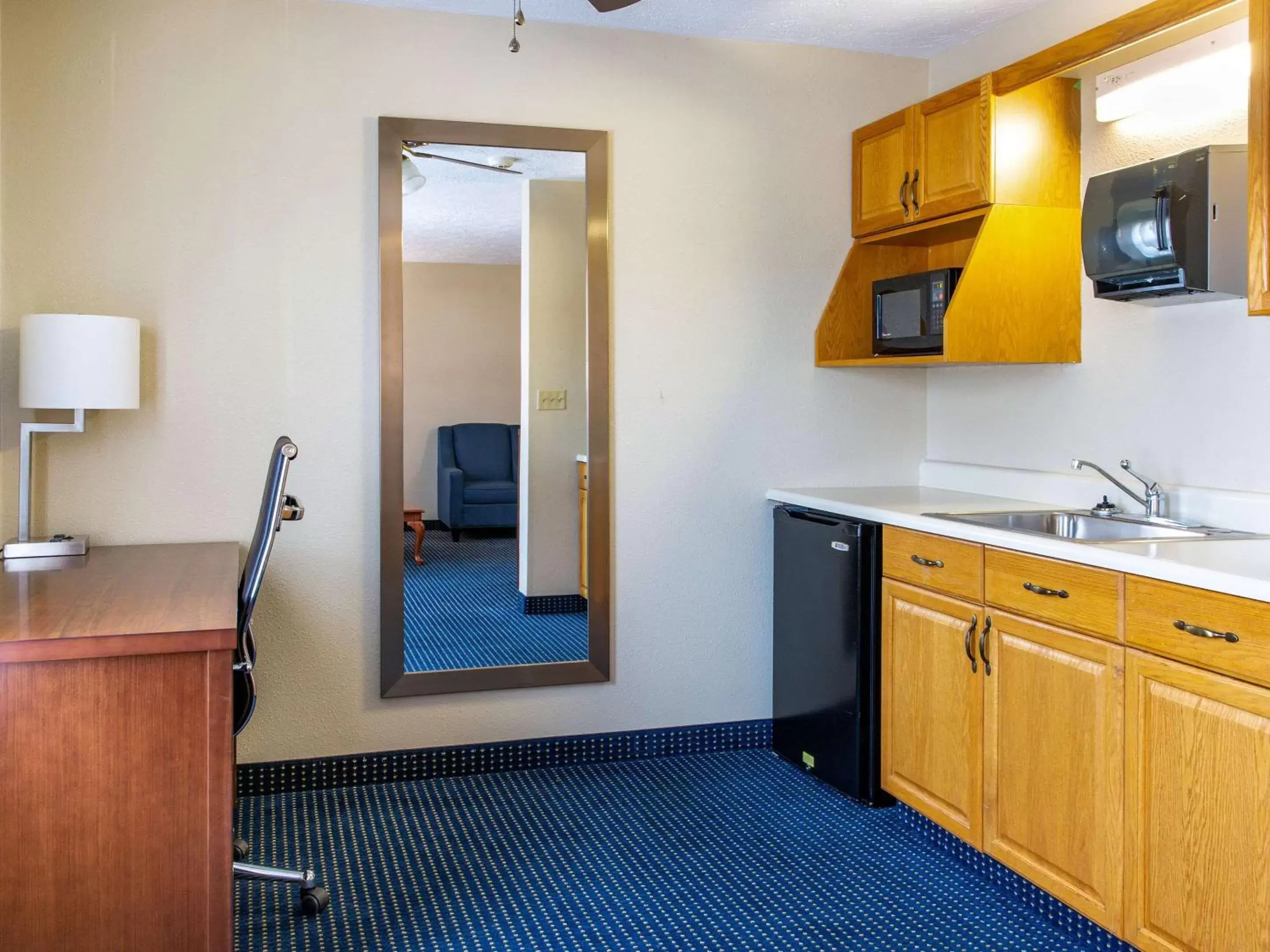 Kitchen/Kitchenette in Comfort Inn Piketon