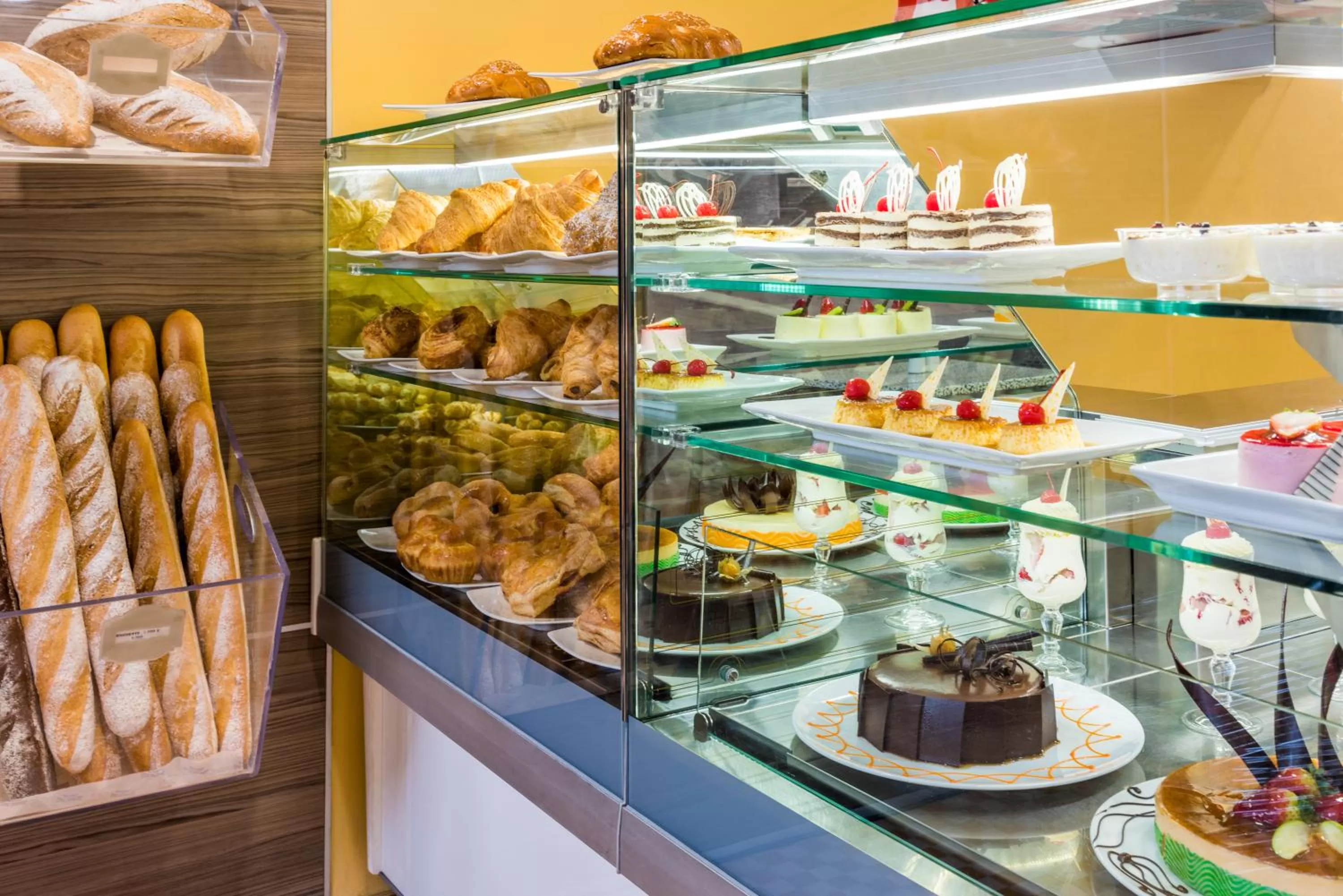 On-site shops in Cosmos 100 Hotel & Centro de Convenciones - Hoteles Cosmos