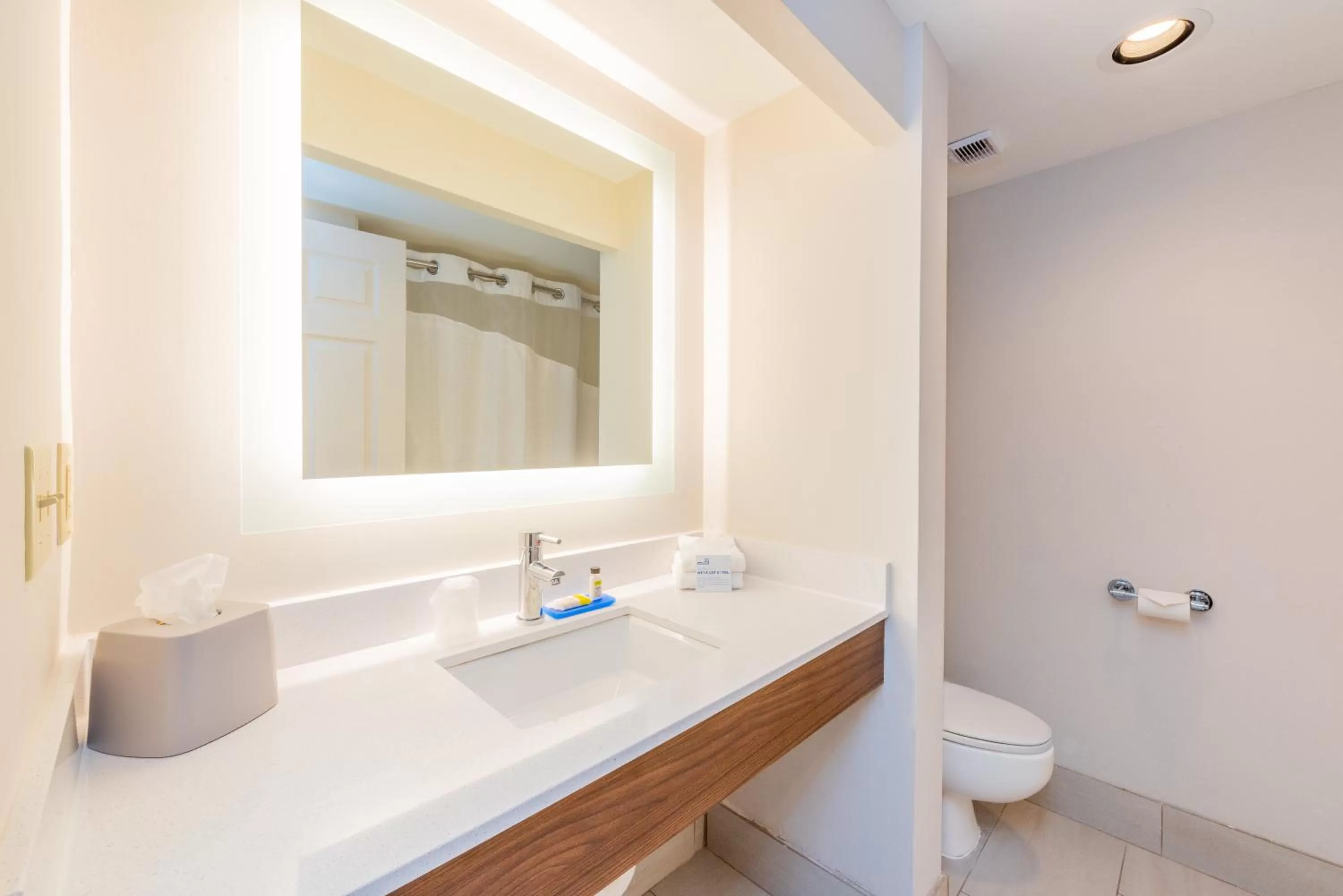 Photo of the whole room in Holiday Inn Express Hotel & Suites Bradenton West by IHG