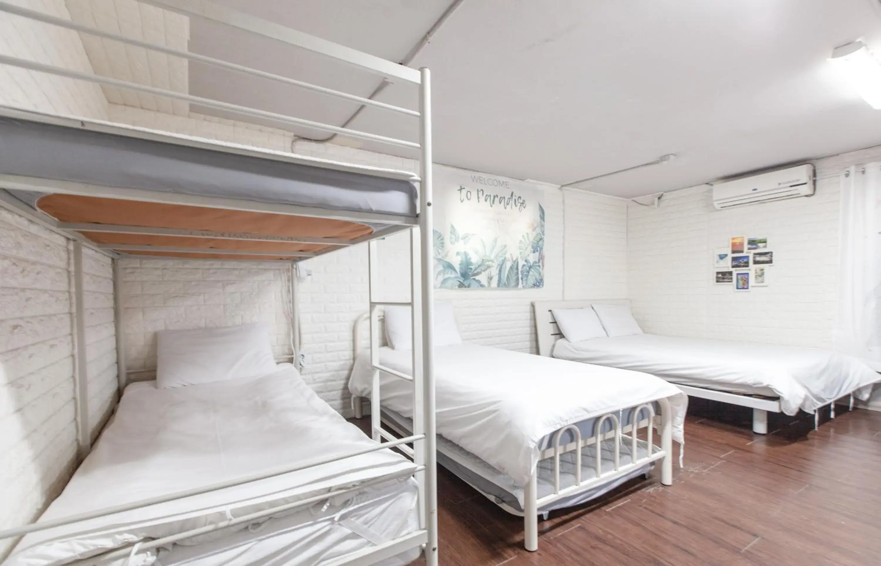 Bed, Bunk Bed in Hongdae Style Guesthouse