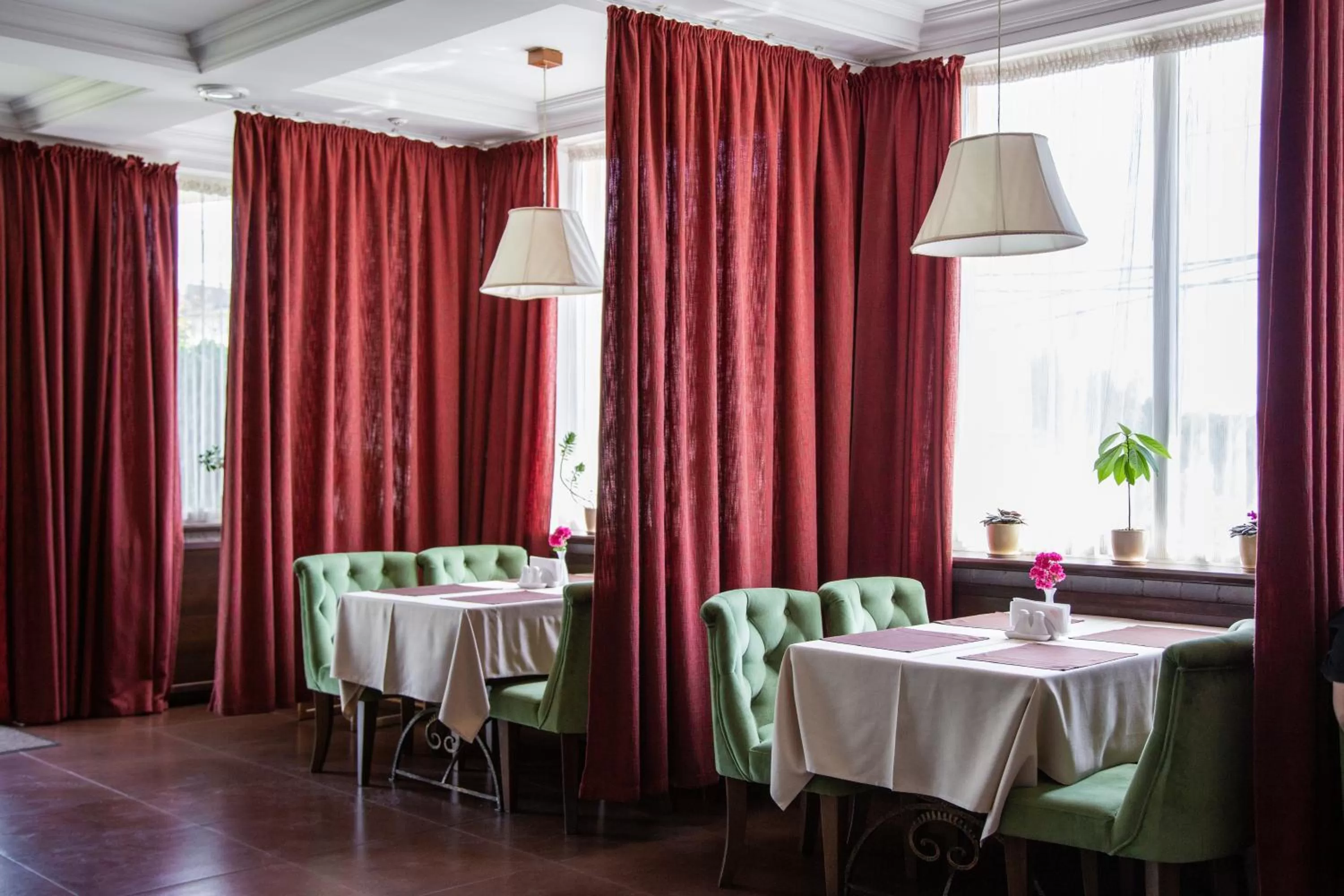 Restaurant/places to eat in Pivdenna Brama