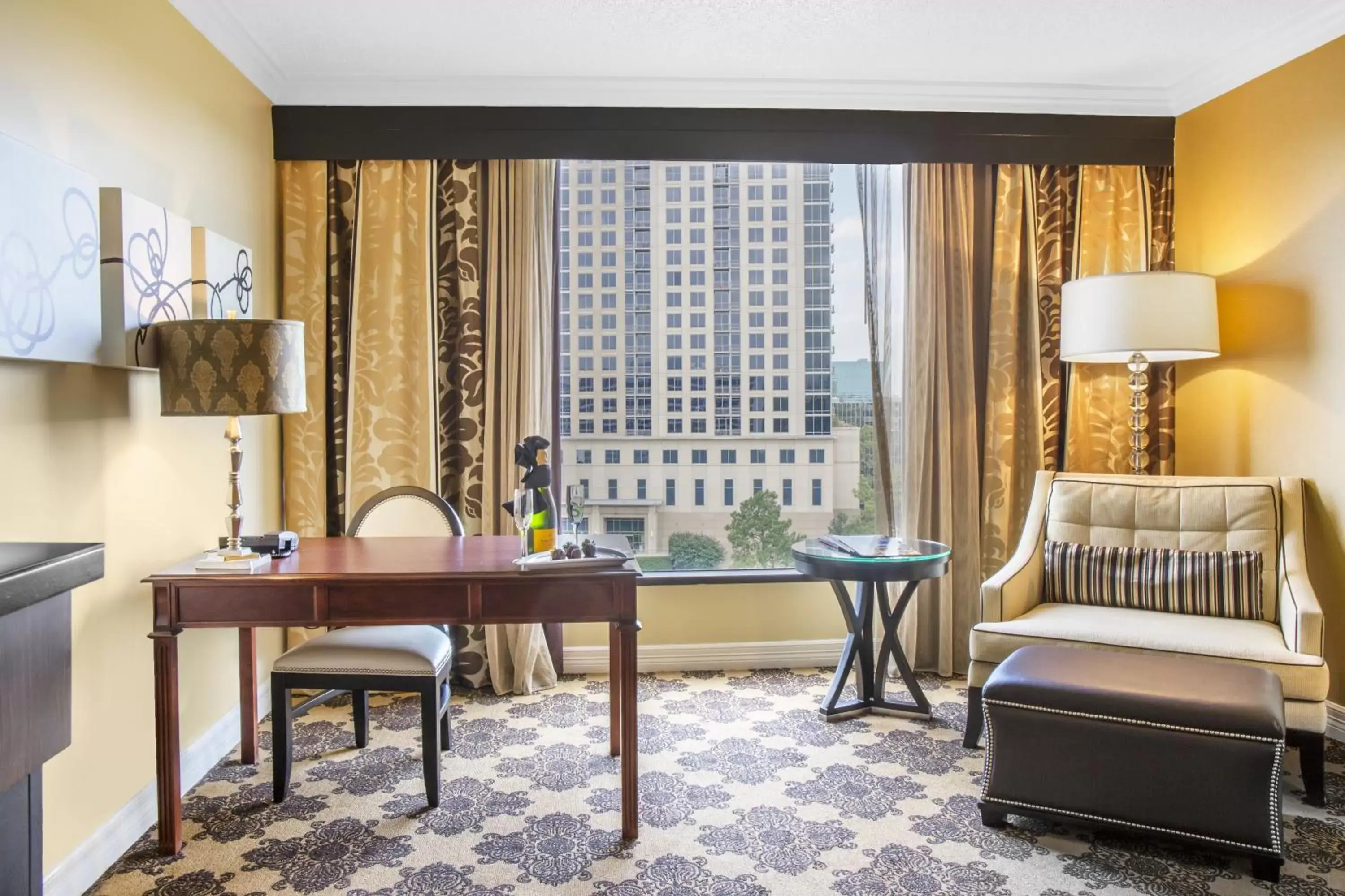 Bedroom, Seating Area in Omni Houston Hotel