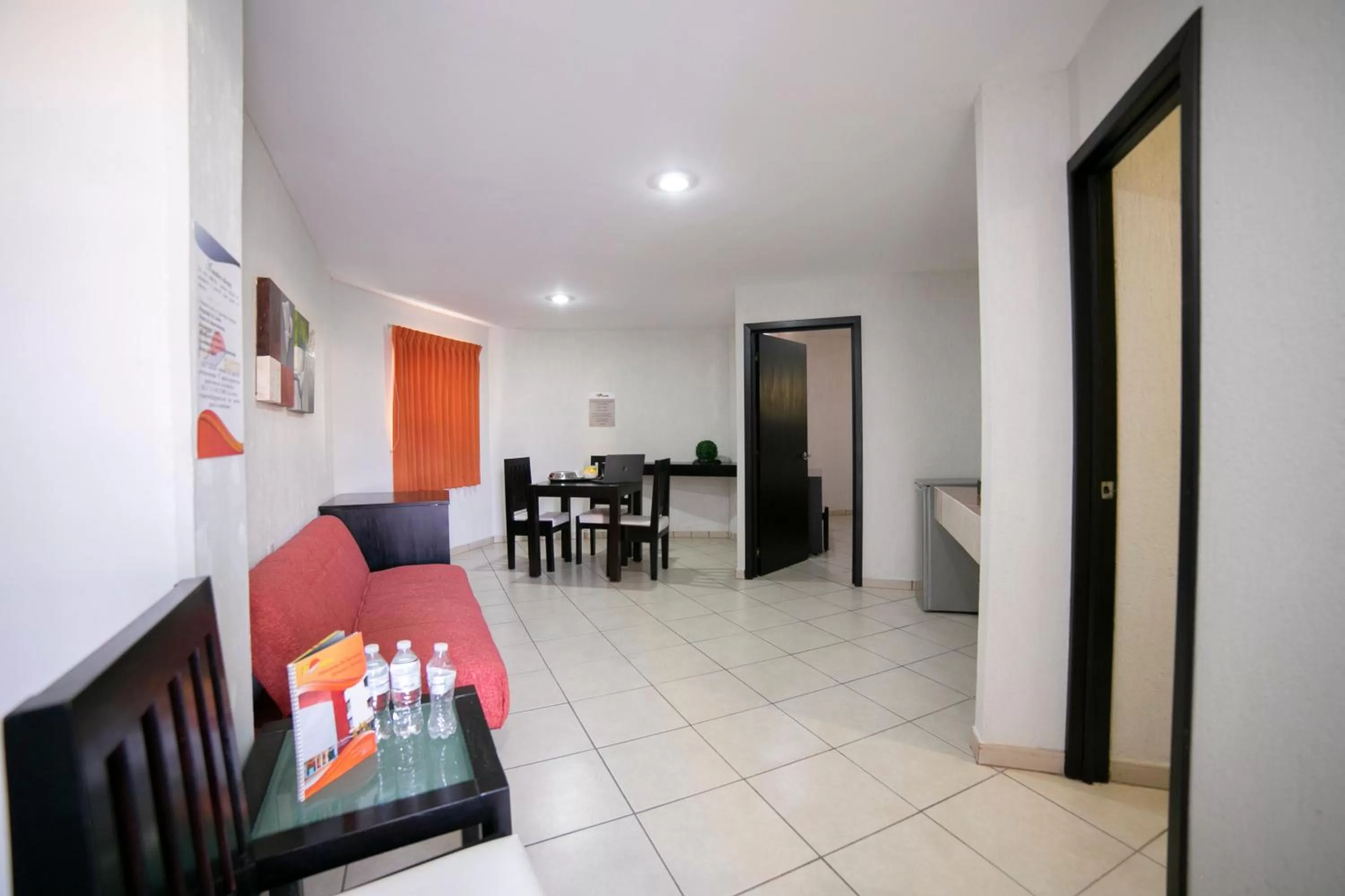 Photo of the whole room in Hotel RS Suites