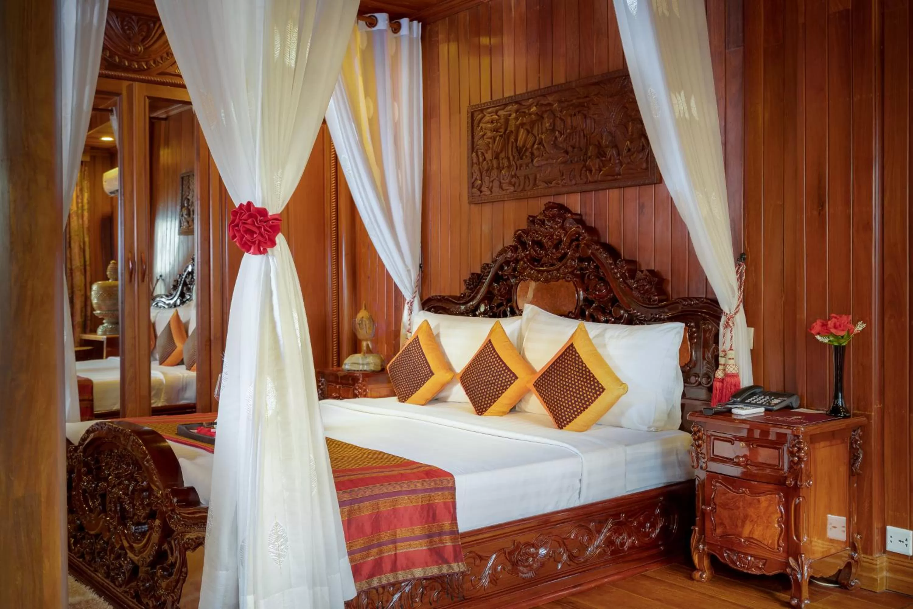 Bed in Ta Prohm Hotel & Spa